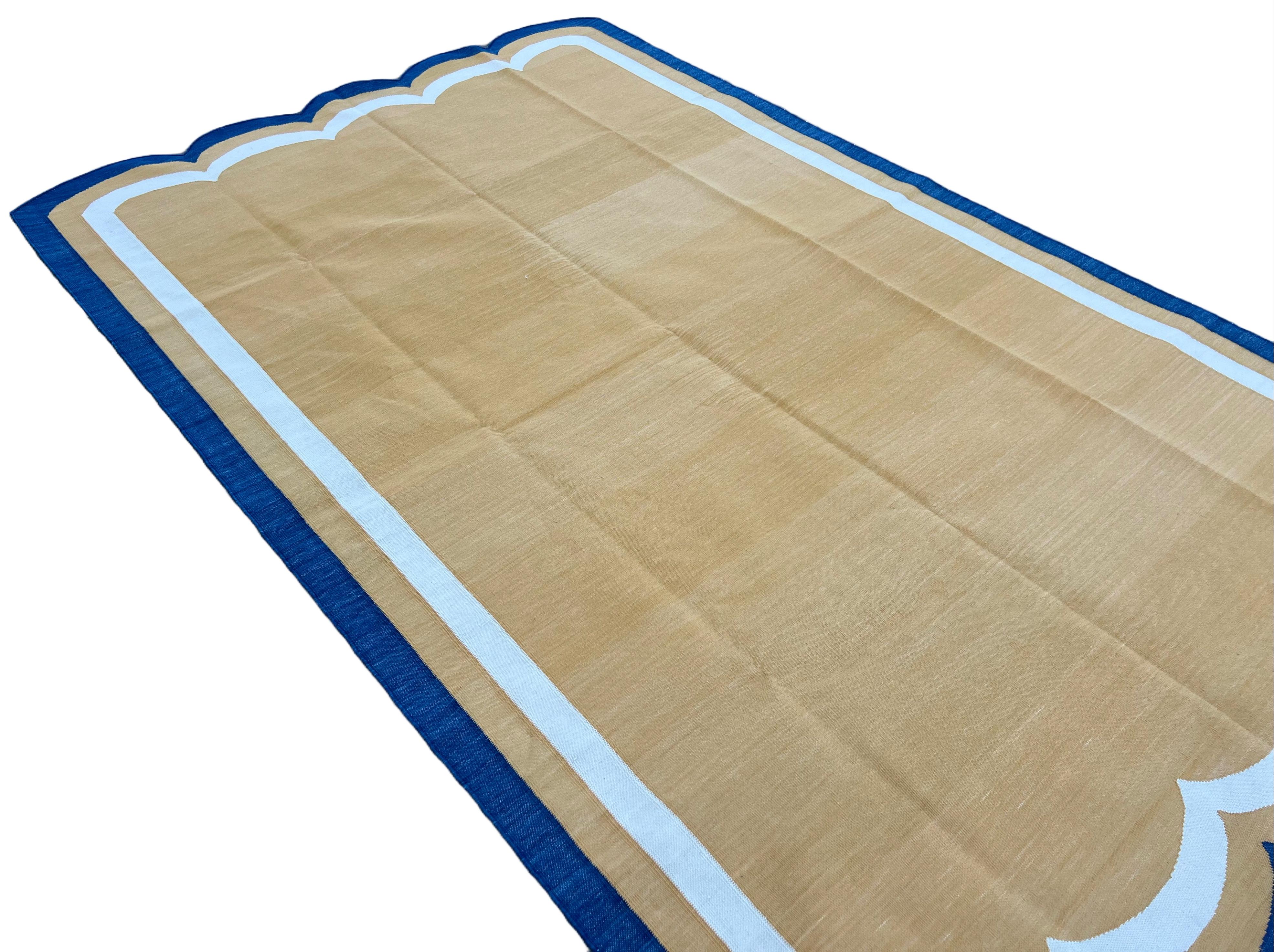 Tappeto a tessitura piatta in cotone fatto a mano, 5x8 giallo e blu con smerlo indiano Dhurrie in vendita 1
