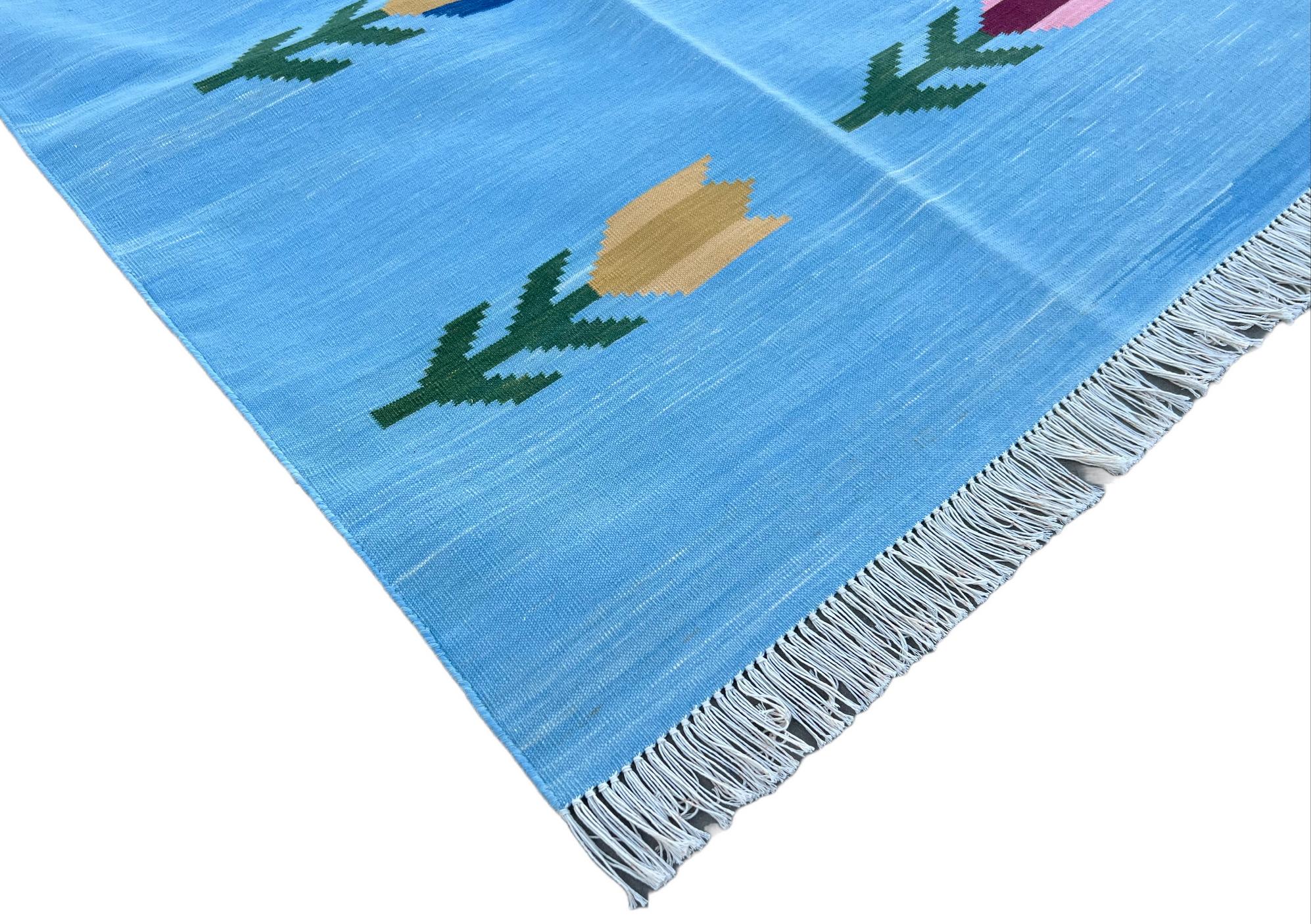 Handmade Cotton Area Flat Weave Rug, 6x6 Sky Blue Leaf Patterned Indian Dhurrie In New Condition For Sale In Jaipur, IN