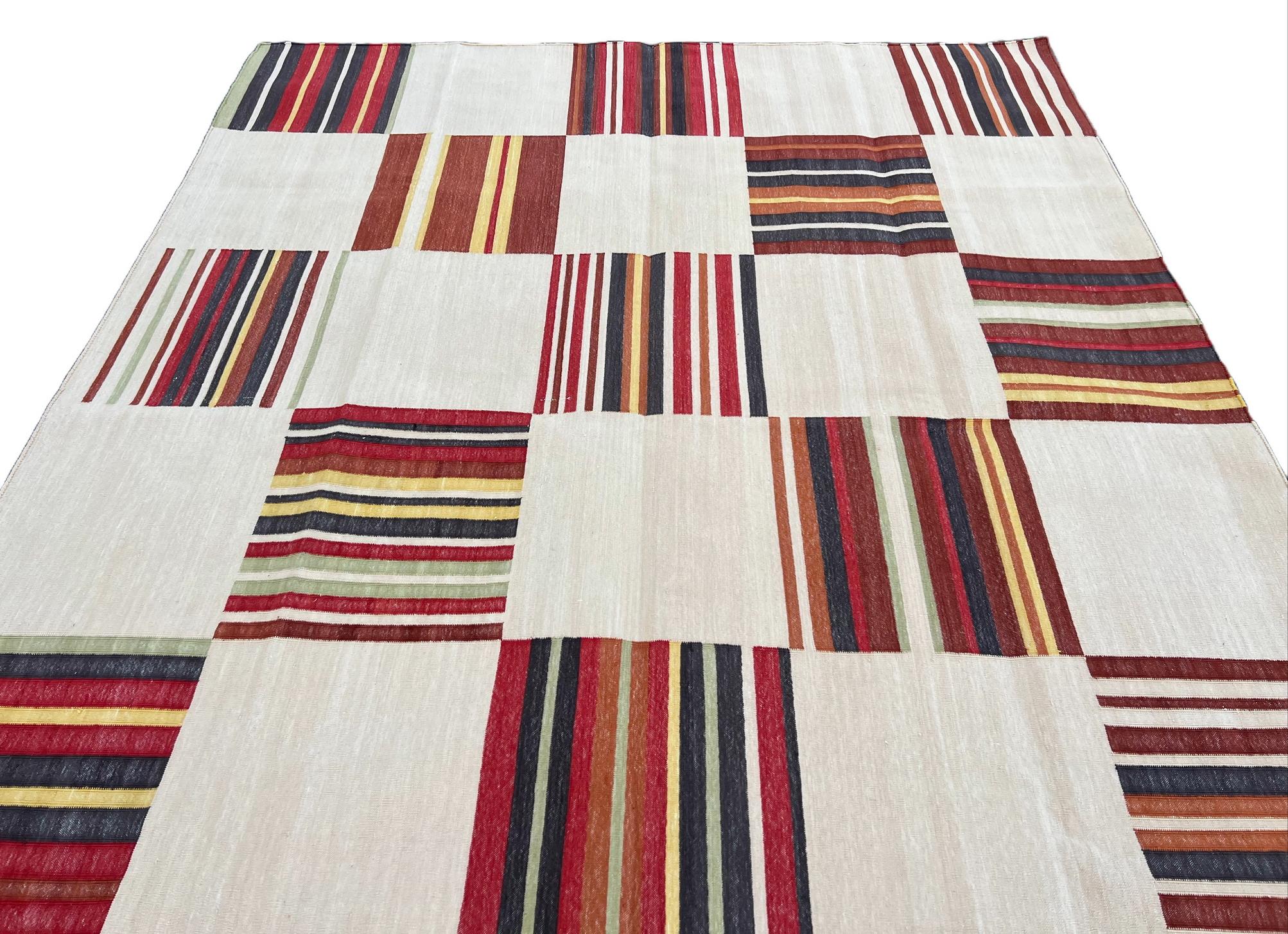 Handmade Cotton Area Flat Weave Rug, 6x8 Beige And Red Striped Indian Dhurrie In New Condition For Sale In Jaipur, IN