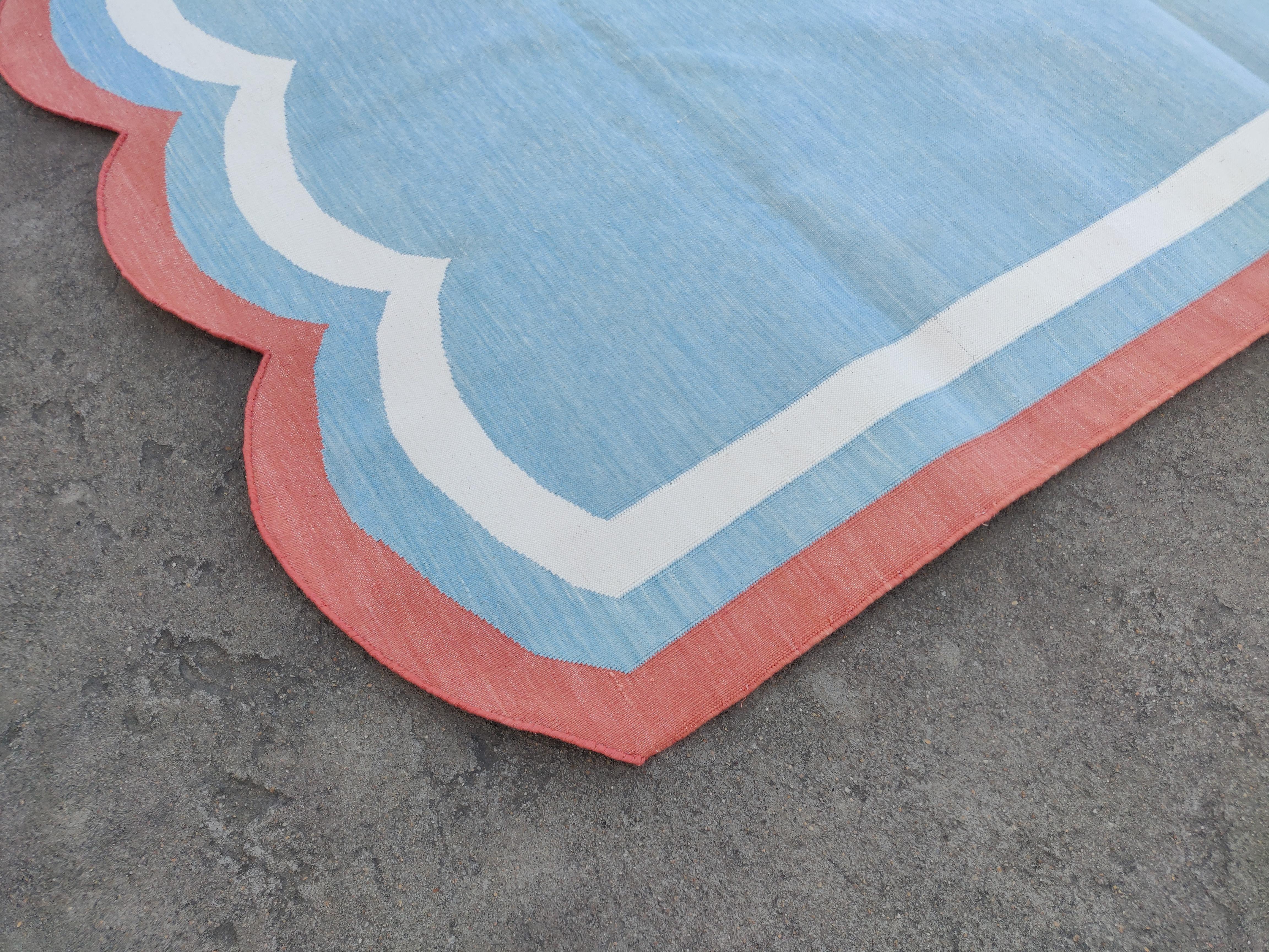 Mid-Century Modern Handmade Cotton Area Flat Weave Rug, 6x8 Blue And Coral Scalloped Indian Dhurrie For Sale