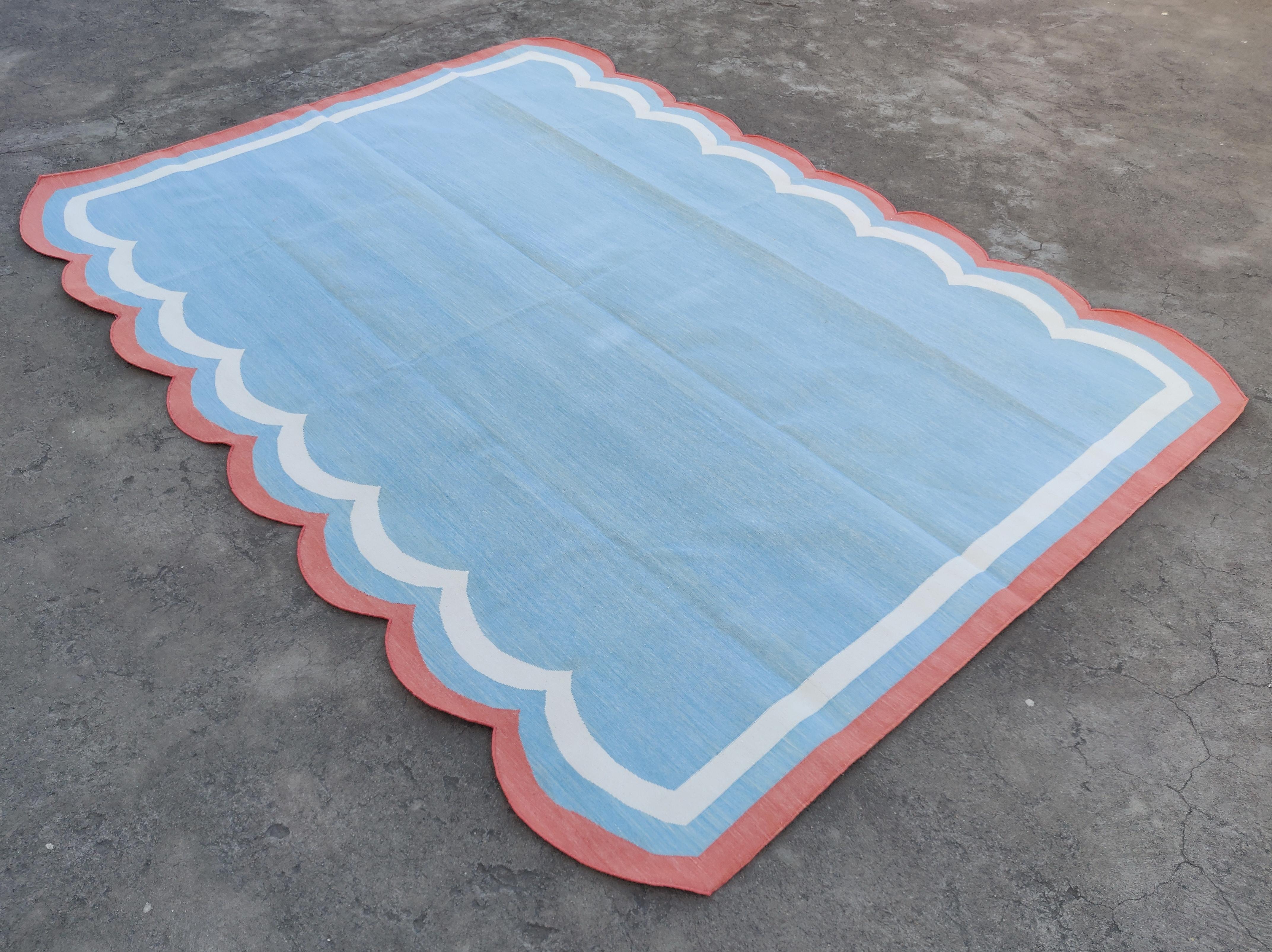 Handmade Cotton Area Flat Weave Rug, 6x8 Blue And Coral Scalloped Indian Dhurrie In New Condition For Sale In Jaipur, IN