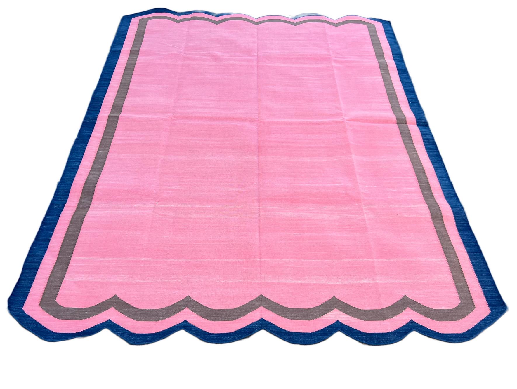 Handmade Cotton Area Flat Weave Rug, 6x8 Pink And Blue Scalloped Striped Dhurrie For Sale 3