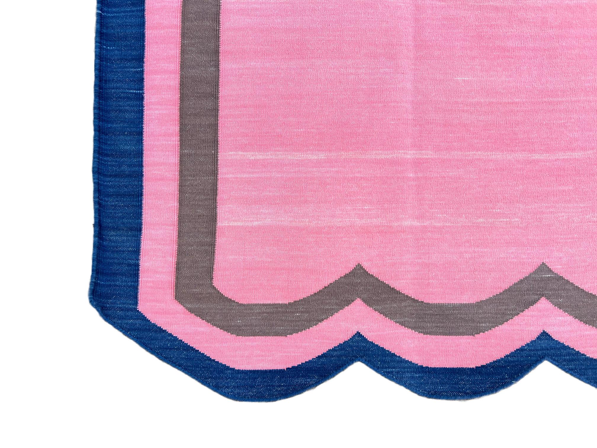 Handmade Cotton Area Flat Weave Rug, 6x8 Pink And Blue Scalloped Striped Dhurrie In New Condition For Sale In Jaipur, IN