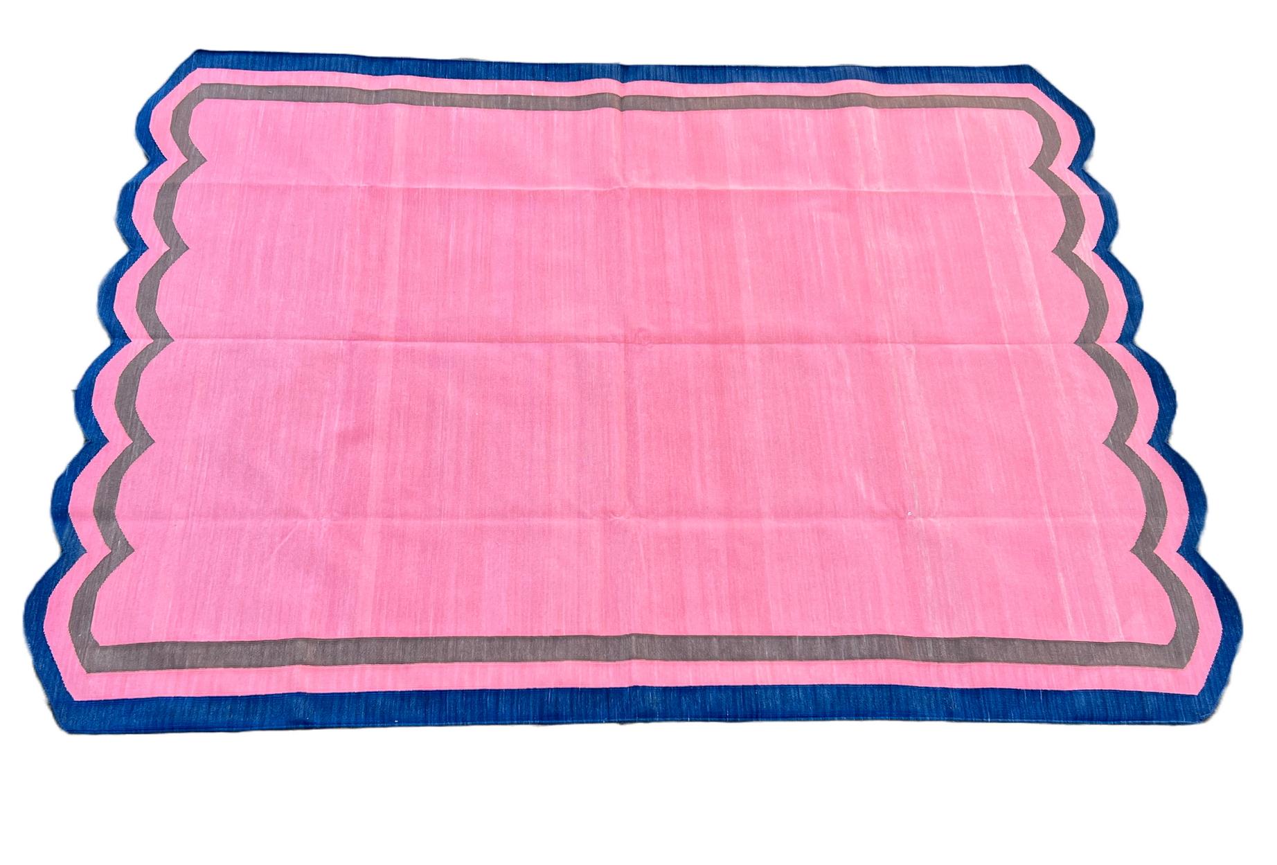Handmade Cotton Area Flat Weave Rug, 6x8 Pink And Blue Scalloped Striped Dhurrie For Sale 2