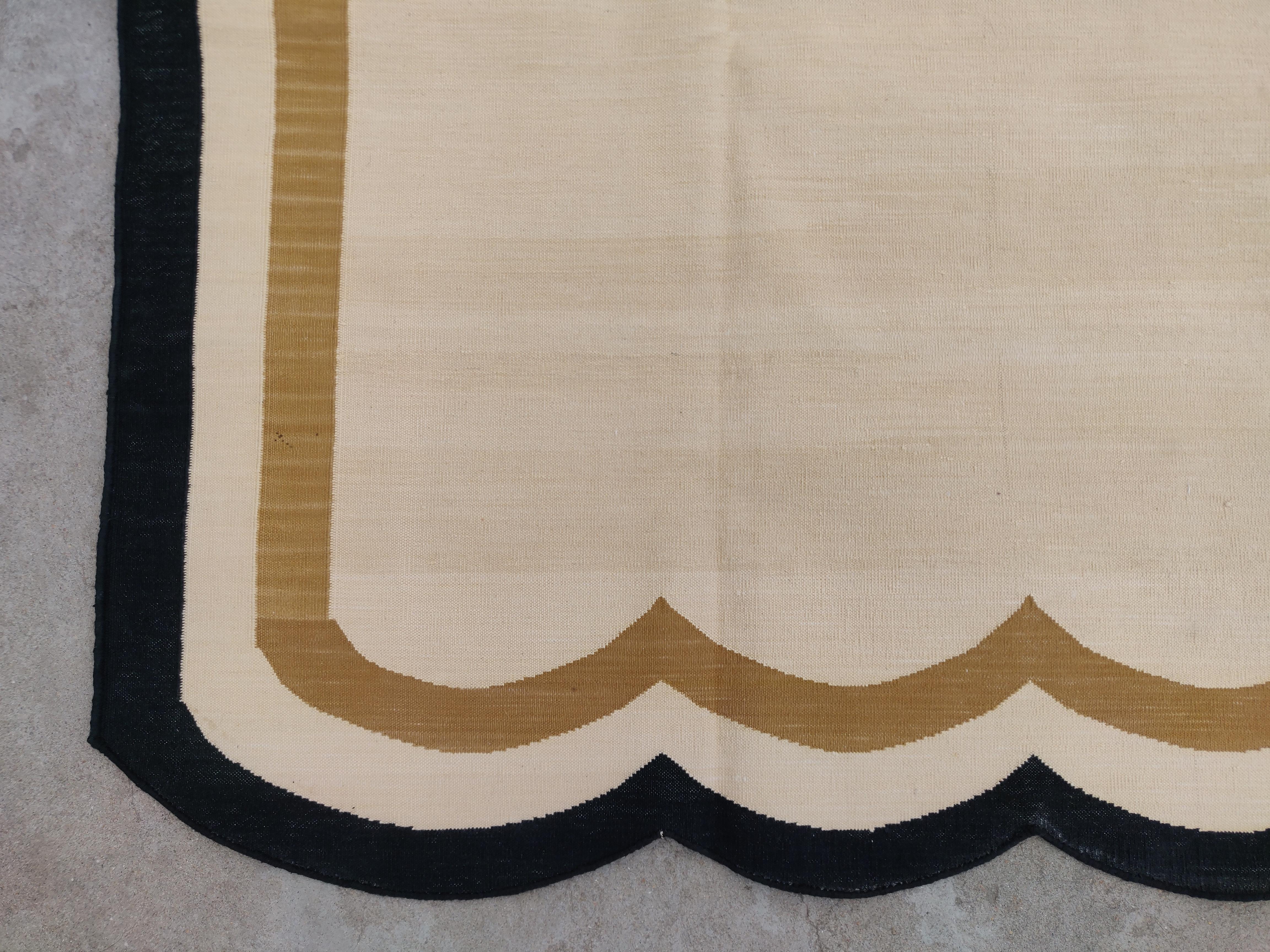 Indian Handmade Cotton Area Flat Weave Rug, 6x9 Beige And Black Scallop Striped Dhurrie For Sale