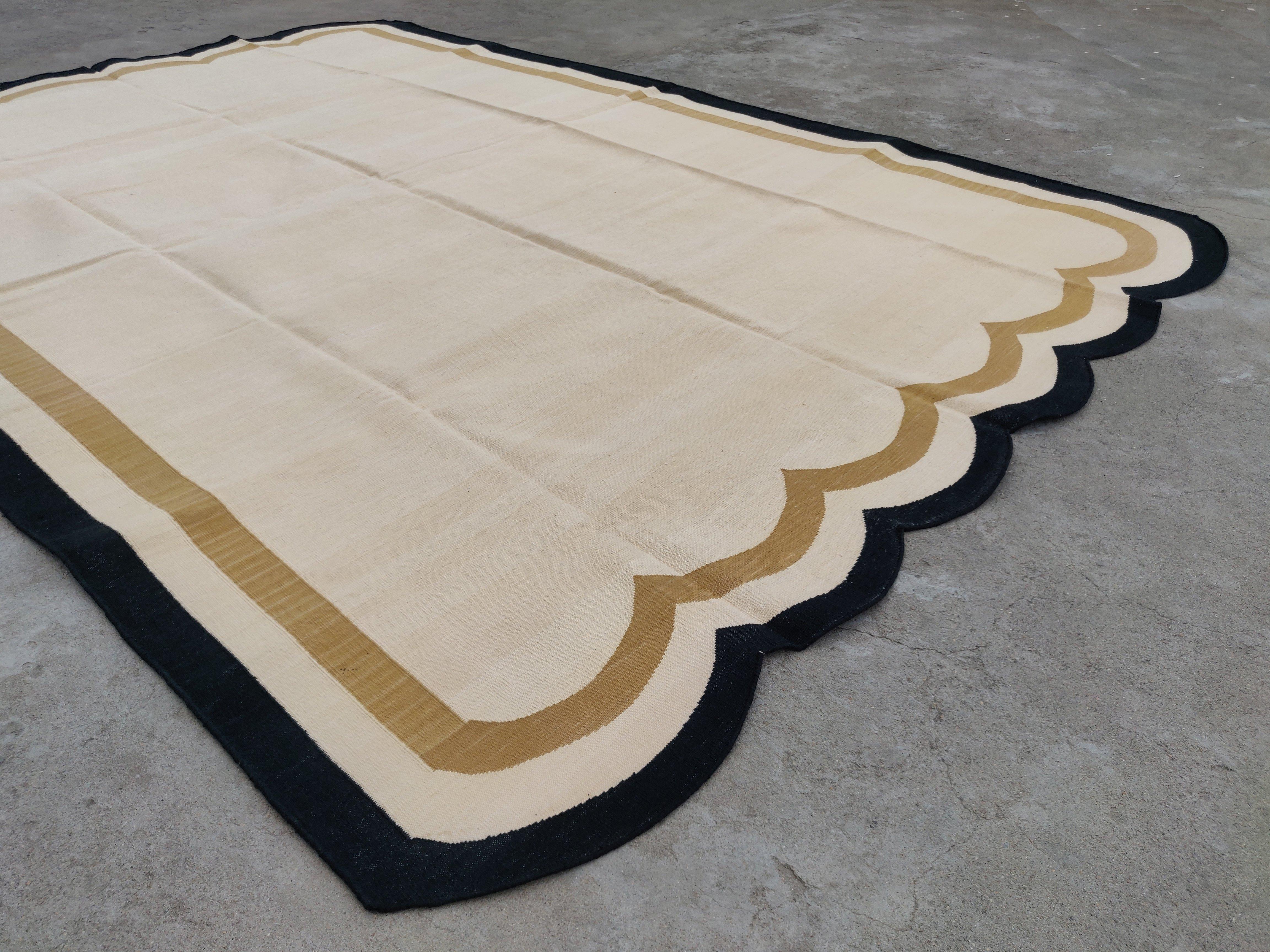 Handmade Cotton Area Flat Weave Rug, 6x9 Beige And Black Scallop Striped Dhurrie In New Condition For Sale In Jaipur, IN