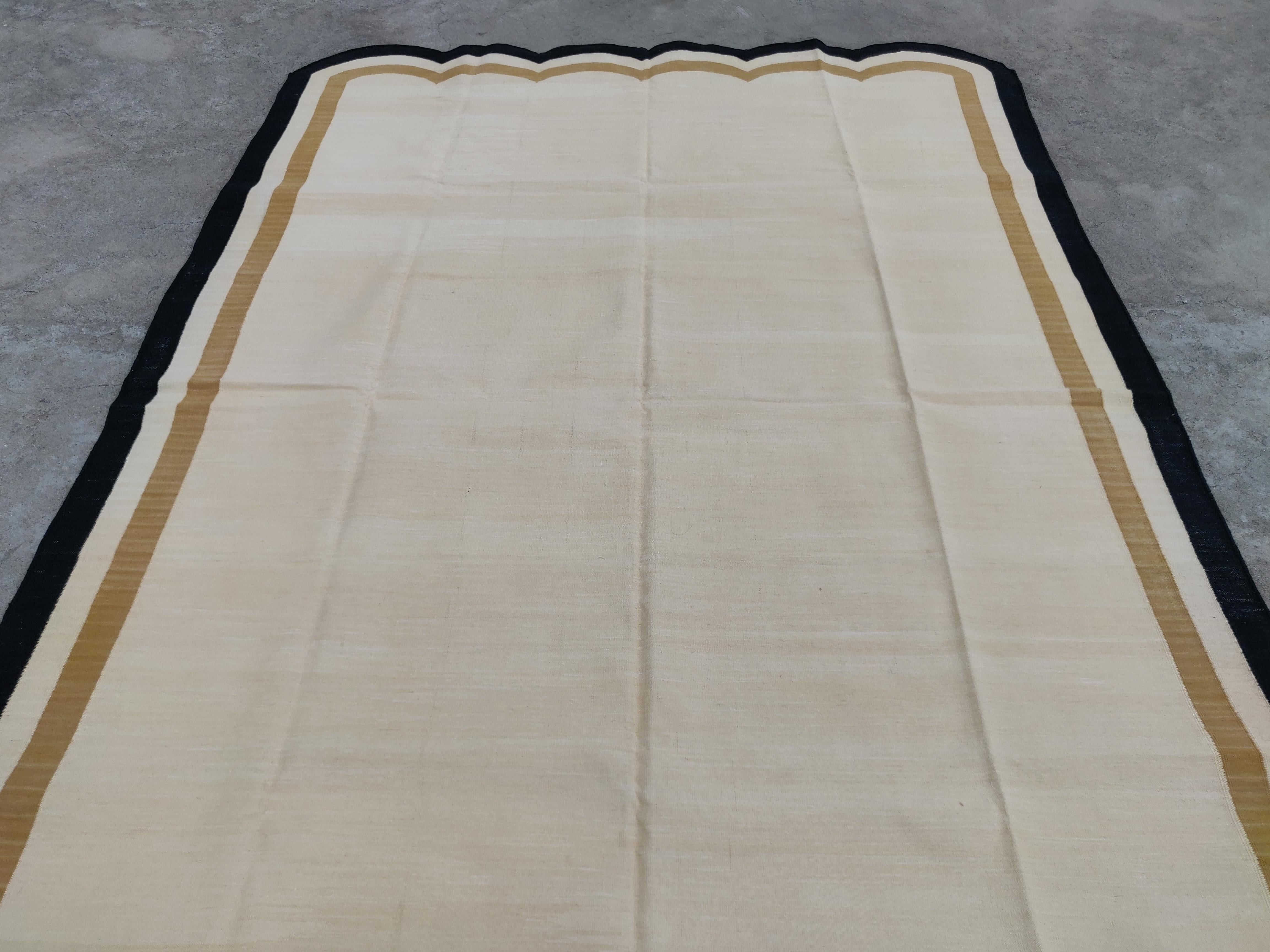Contemporary Handmade Cotton Area Flat Weave Rug, 6x9 Beige And Black Scallop Striped Dhurrie For Sale