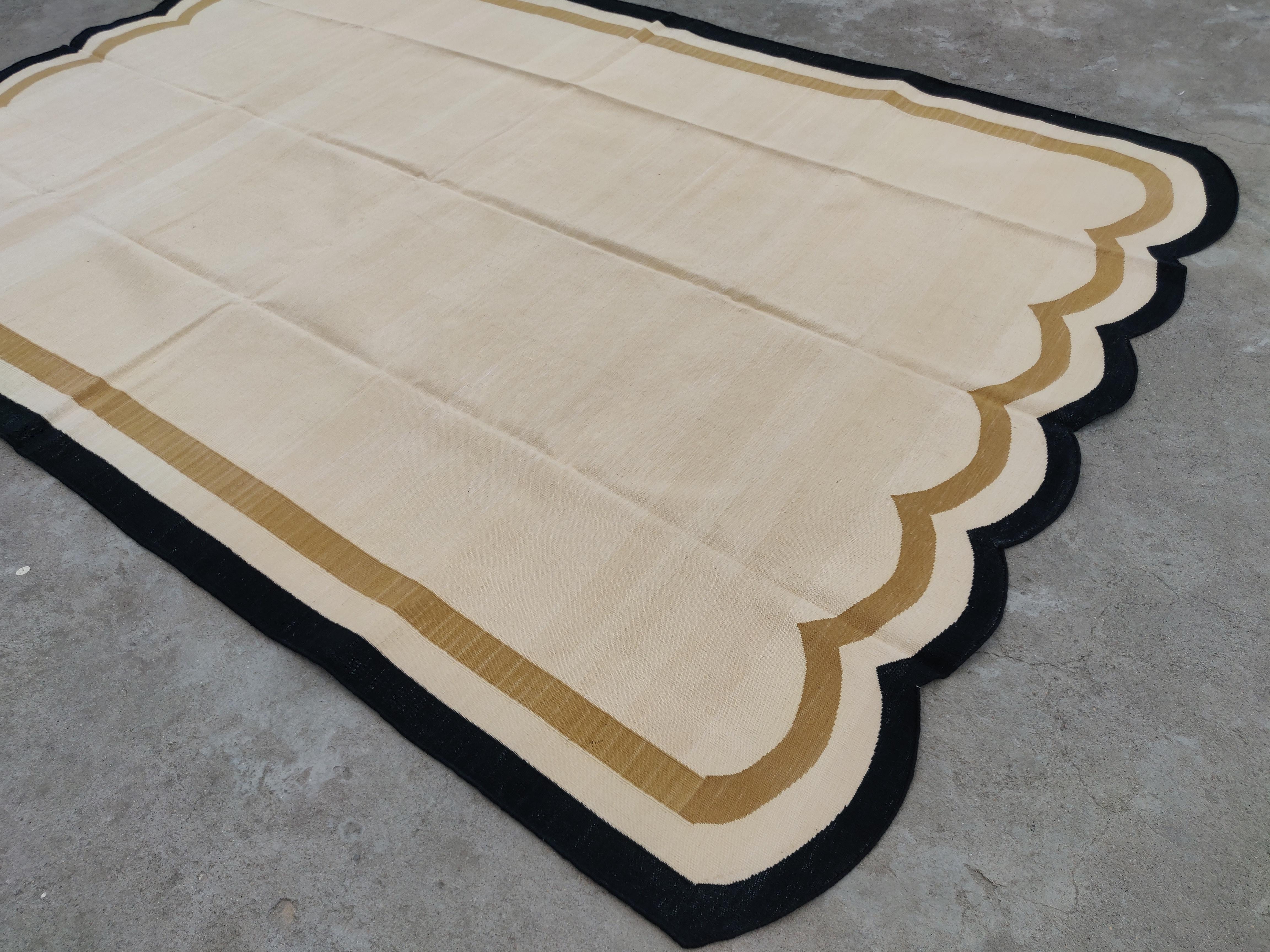 Handmade Cotton Area Flat Weave Rug, 6x9 Beige And Black Scallop Striped Dhurrie For Sale 1
