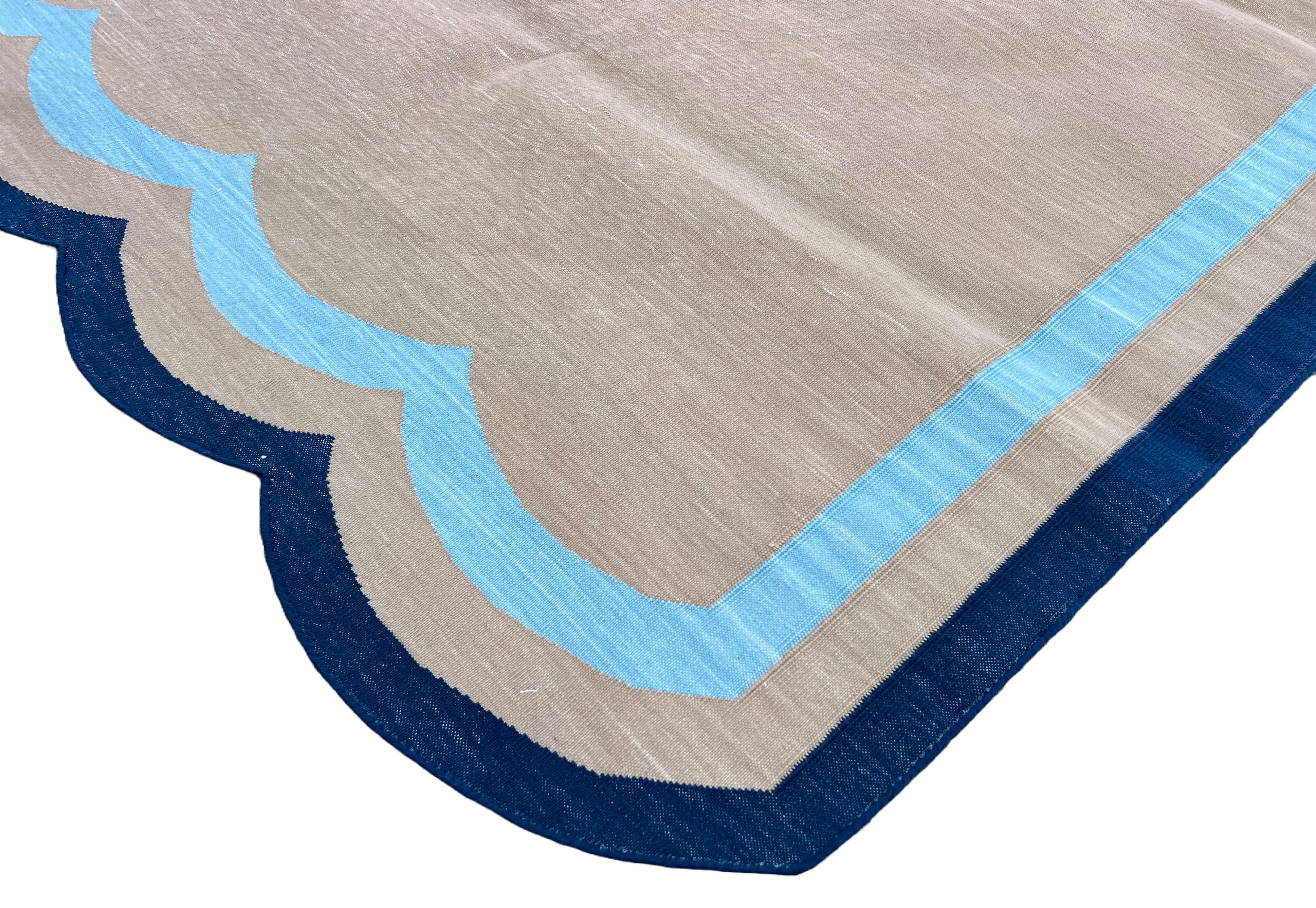 Hand-Woven Handmade Cotton Area Flat Weave Rug, 6x9 Beige And Blue Scalloped Indian Dhurrie For Sale