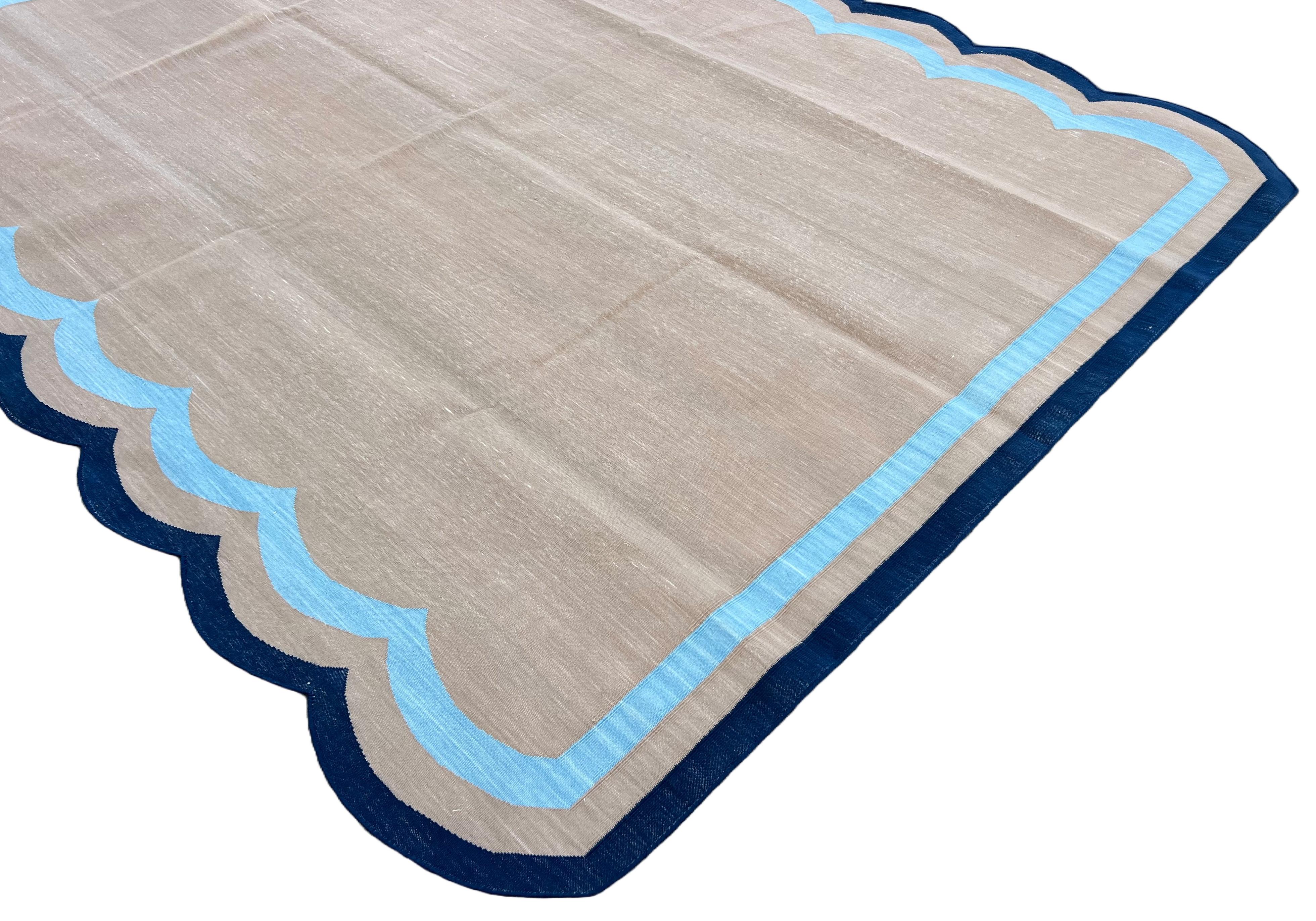 Handmade Cotton Area Flat Weave Rug, 6x9 Beige And Blue Scalloped Indian Dhurrie In New Condition For Sale In Jaipur, IN