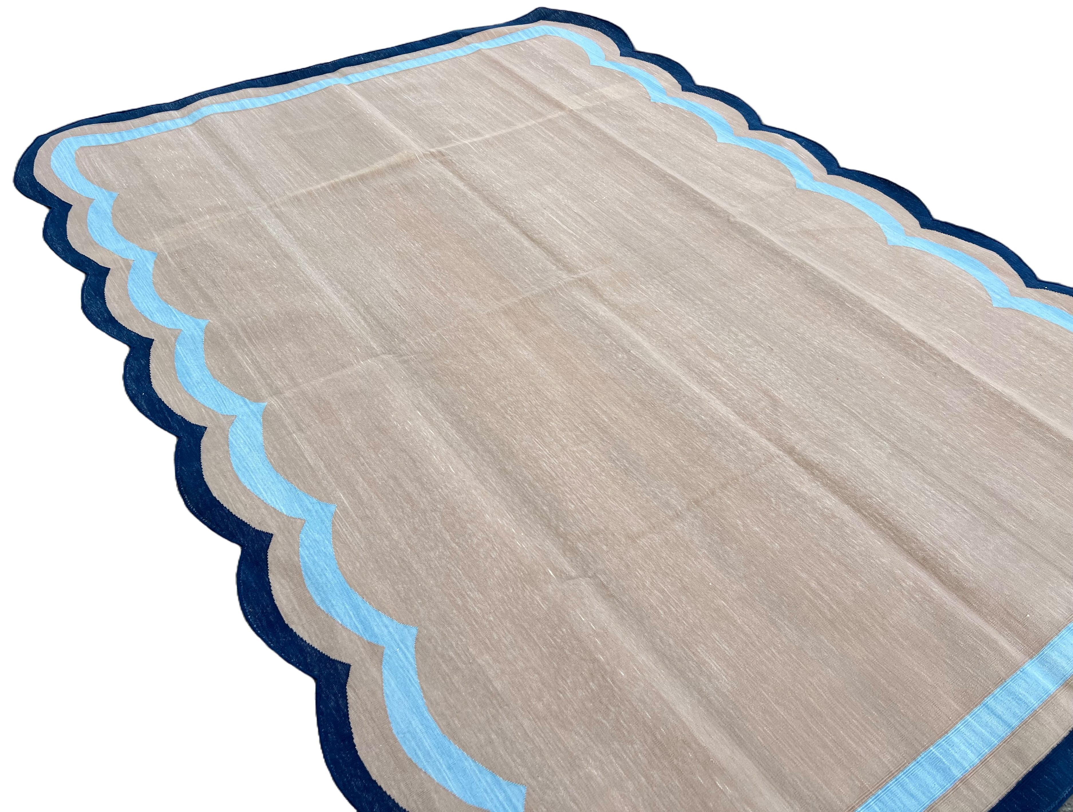 Contemporary Handmade Cotton Area Flat Weave Rug, 6x9 Beige And Blue Scalloped Indian Dhurrie For Sale