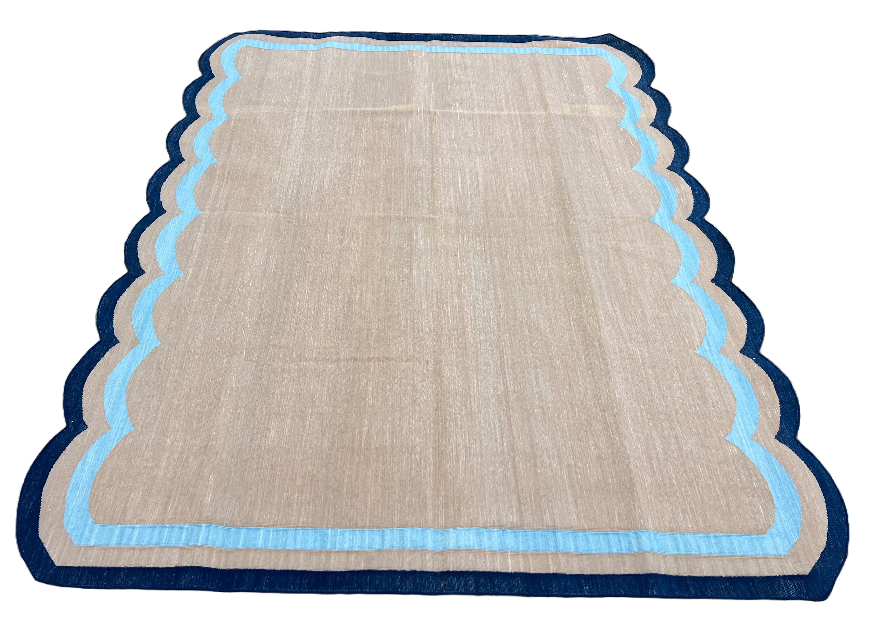 Handmade Cotton Area Flat Weave Rug, 6x9 Beige And Blue Scalloped Indian Dhurrie For Sale 1
