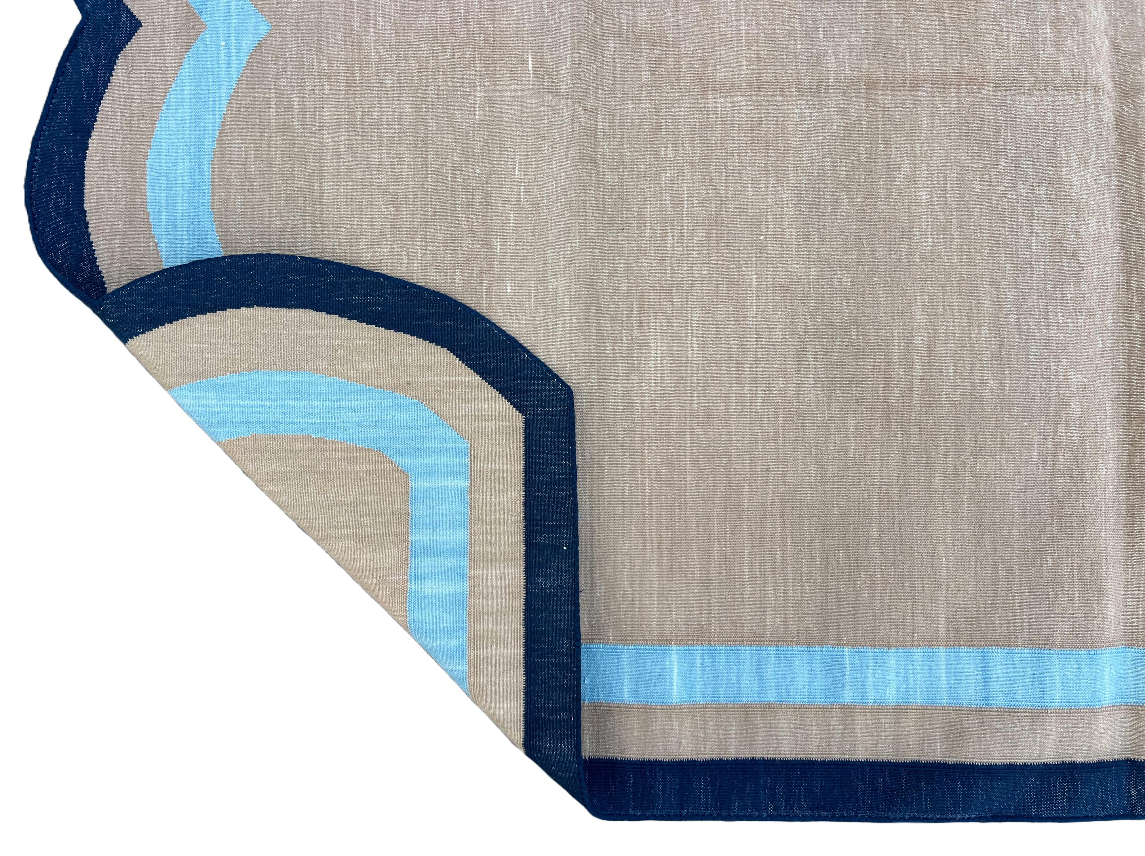Handmade Cotton Area Flat Weave Rug, 6x9 Beige And Blue Scalloped Indian Dhurrie For Sale 3