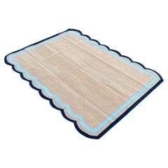 Tappeto a tessitura piatta in cotone fatto a mano, 6x9 beige e blu smerlato, indiano Dhurrie