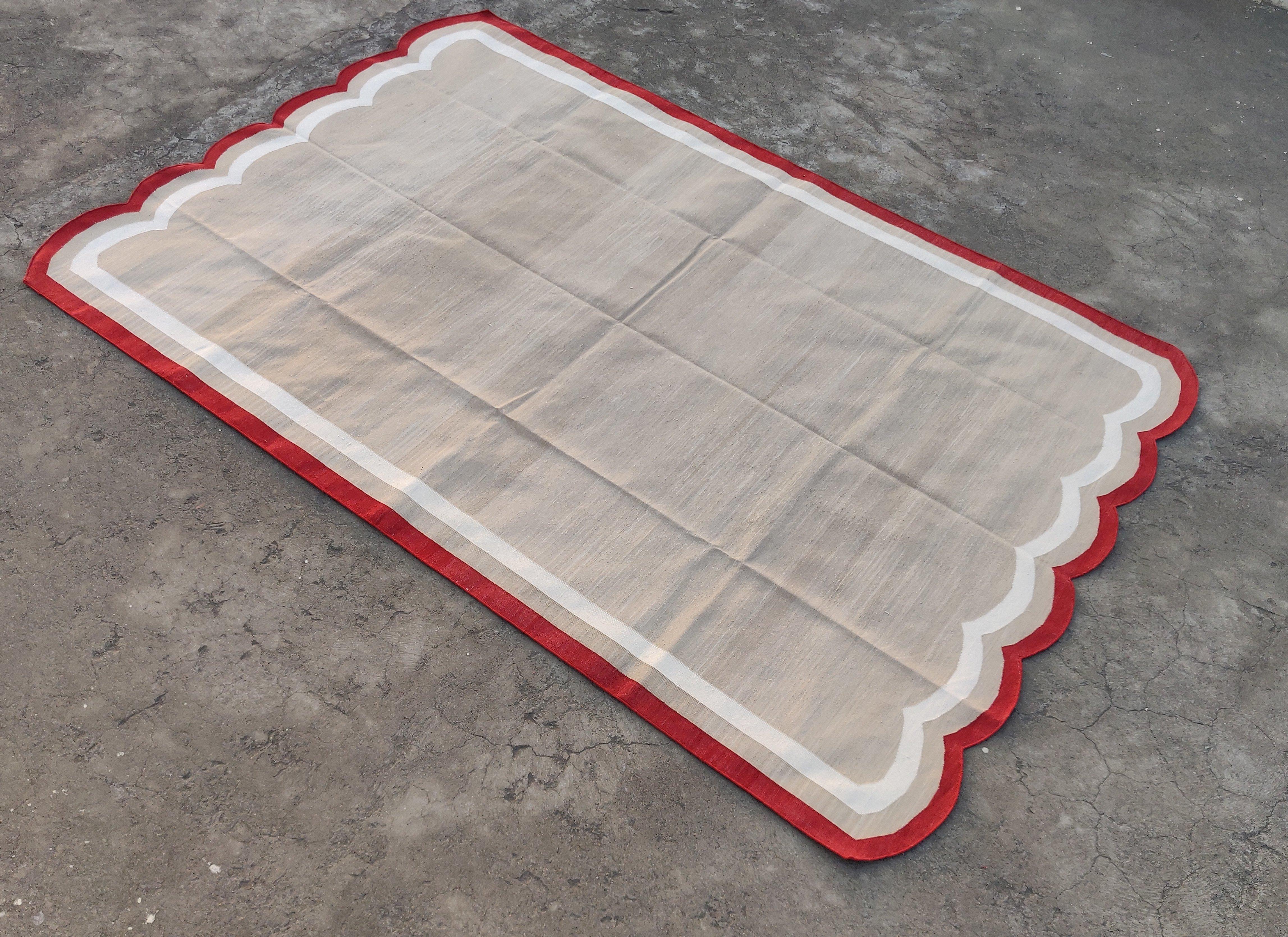 Tappeto a tessitura piatta in cotone fatto a mano, 6x9 Rug & Kilim Dhurrie smerlato beige e rosso in vendita 4