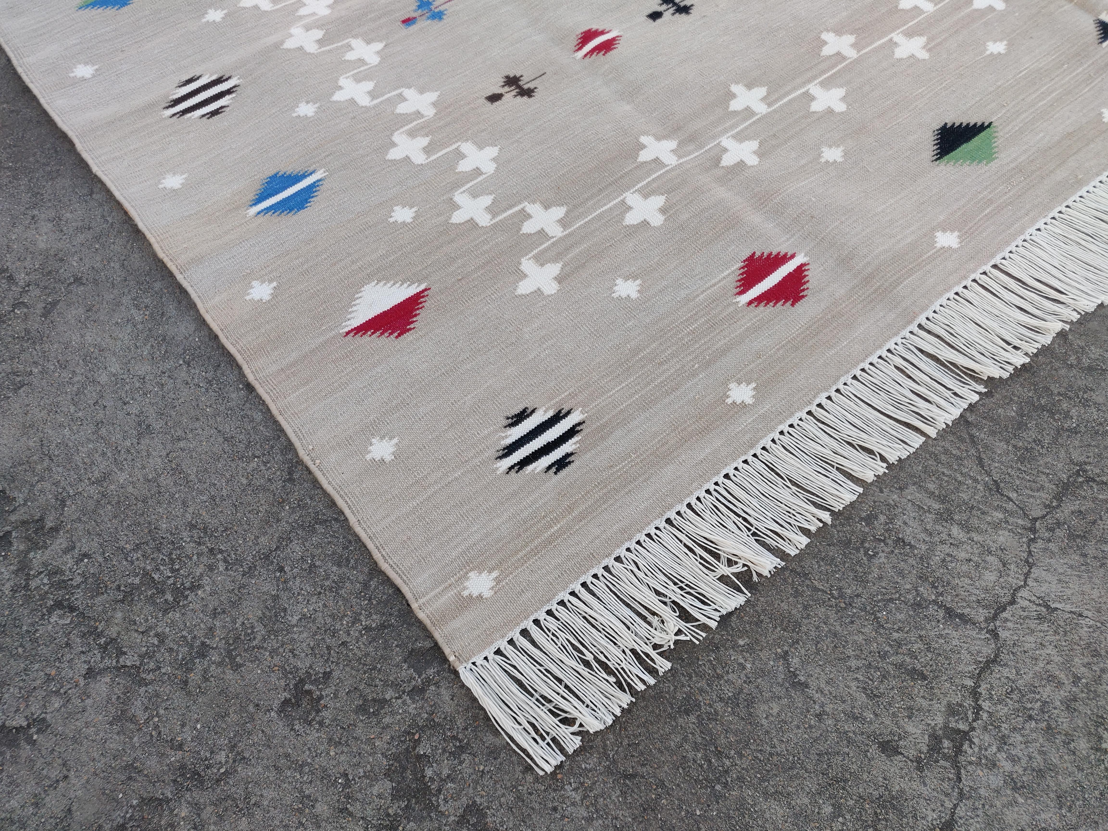 Indian Handmade Cotton Area Flat Weave Rug, 6x9 Beige And White Shooting Star Dhurrie For Sale