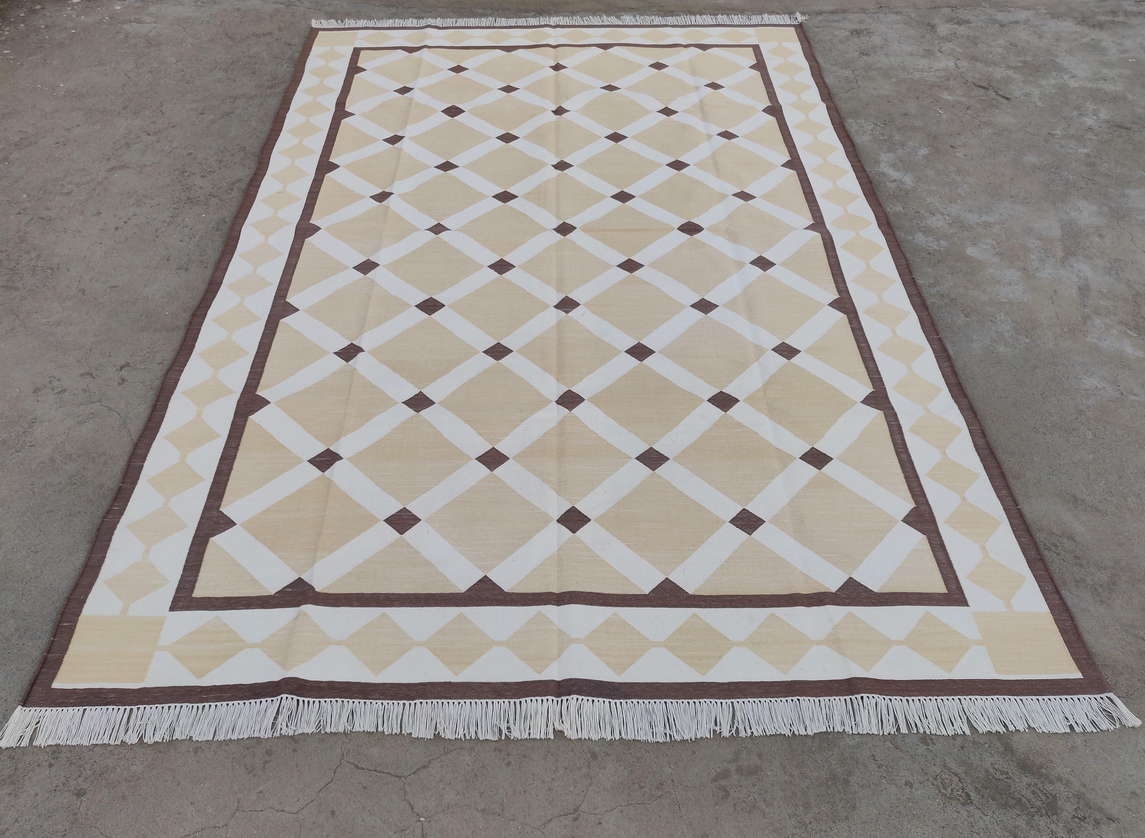 Handmade Cotton Area Flat Weave Rug, 6x9 Beige & Brown Geometric Indian Dhurrie In New Condition For Sale In Jaipur, IN