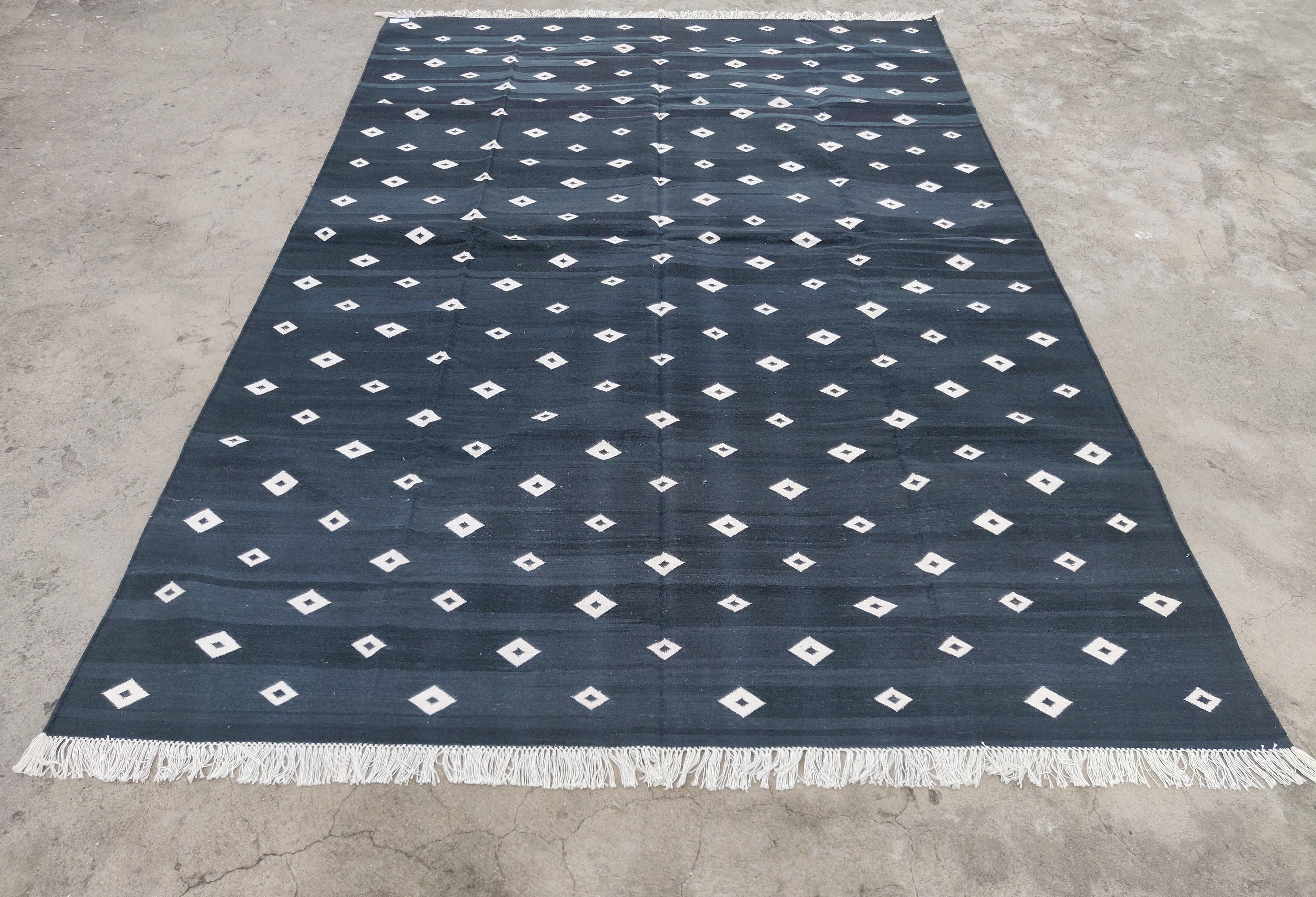 Handmade Cotton Area Flat Weave Rug, 6x9 Black And White Diamond Indian Dhurrie In New Condition For Sale In Jaipur, IN