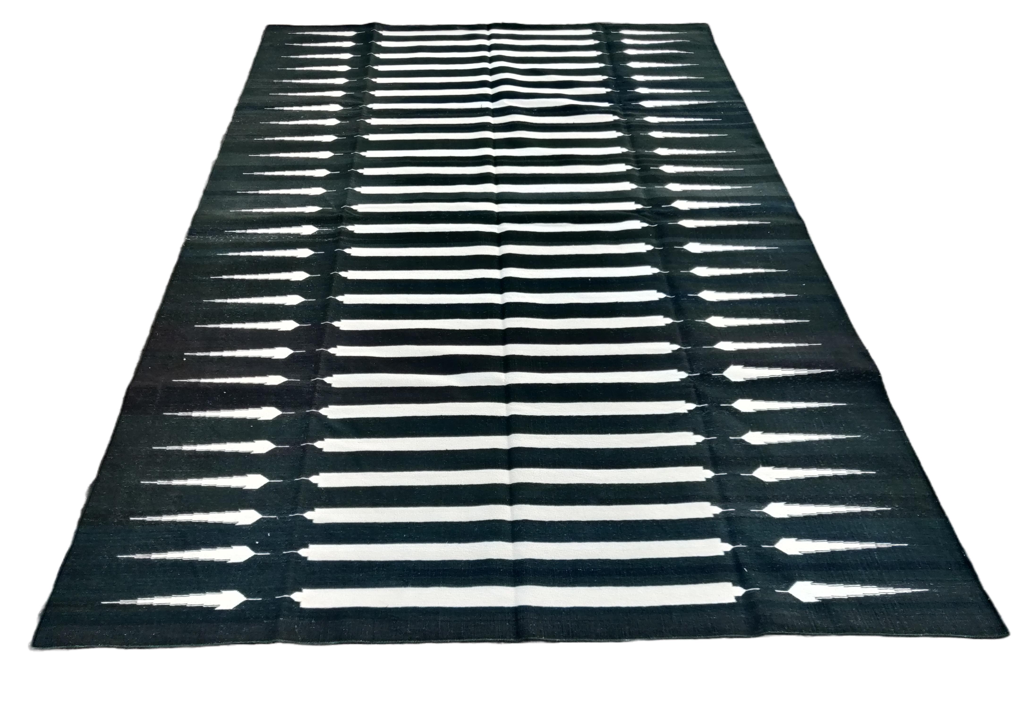 Handmade Cotton Area Flat Weave Rug, 6x9 Black And White Striped Indian Dhurrie In New Condition For Sale In Jaipur, IN