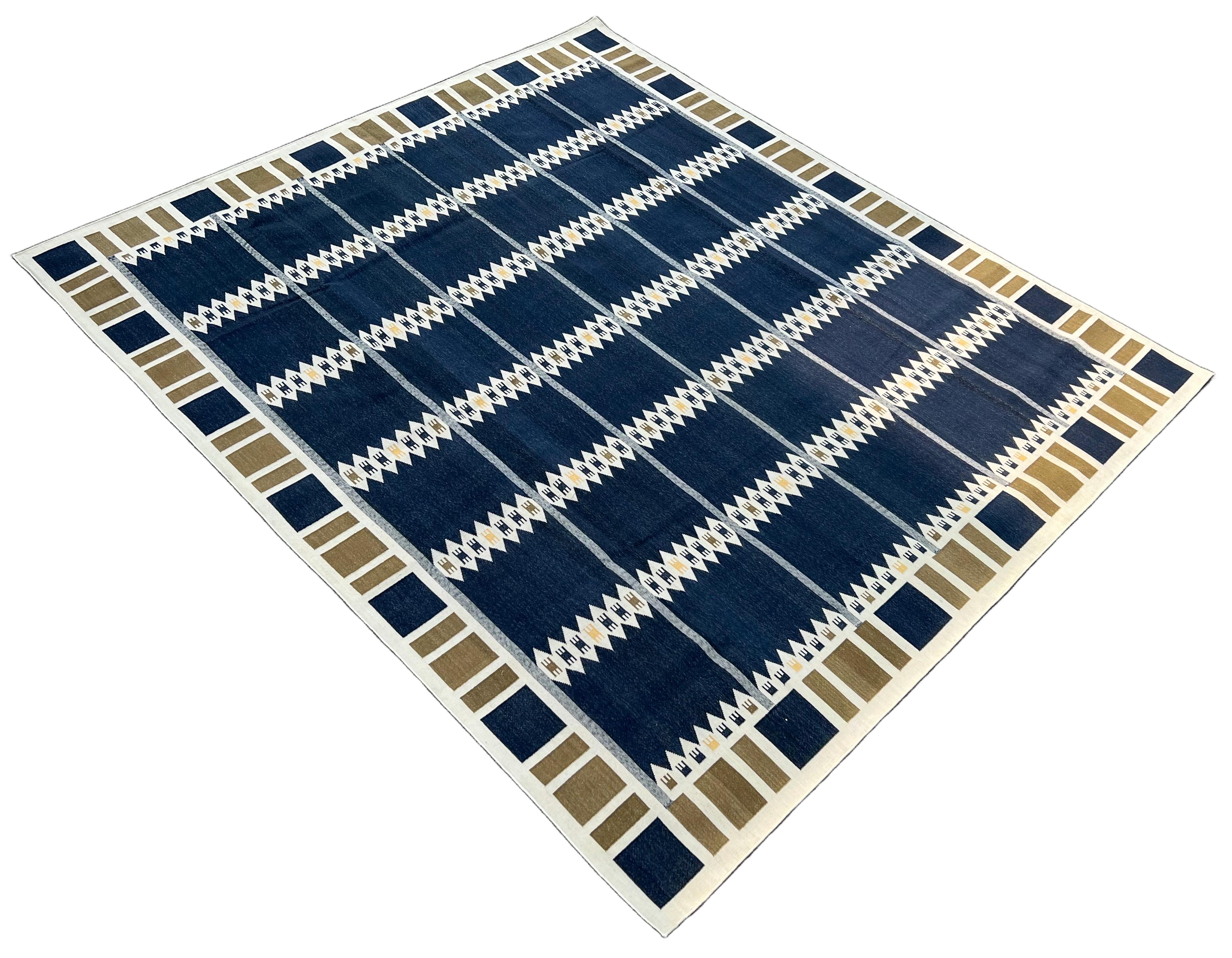 Alfombra de Algodón Hecha a Mano de Tejido Plano, 6x9 Azul y Marrón Dhurrie Geométrica India en venta 3