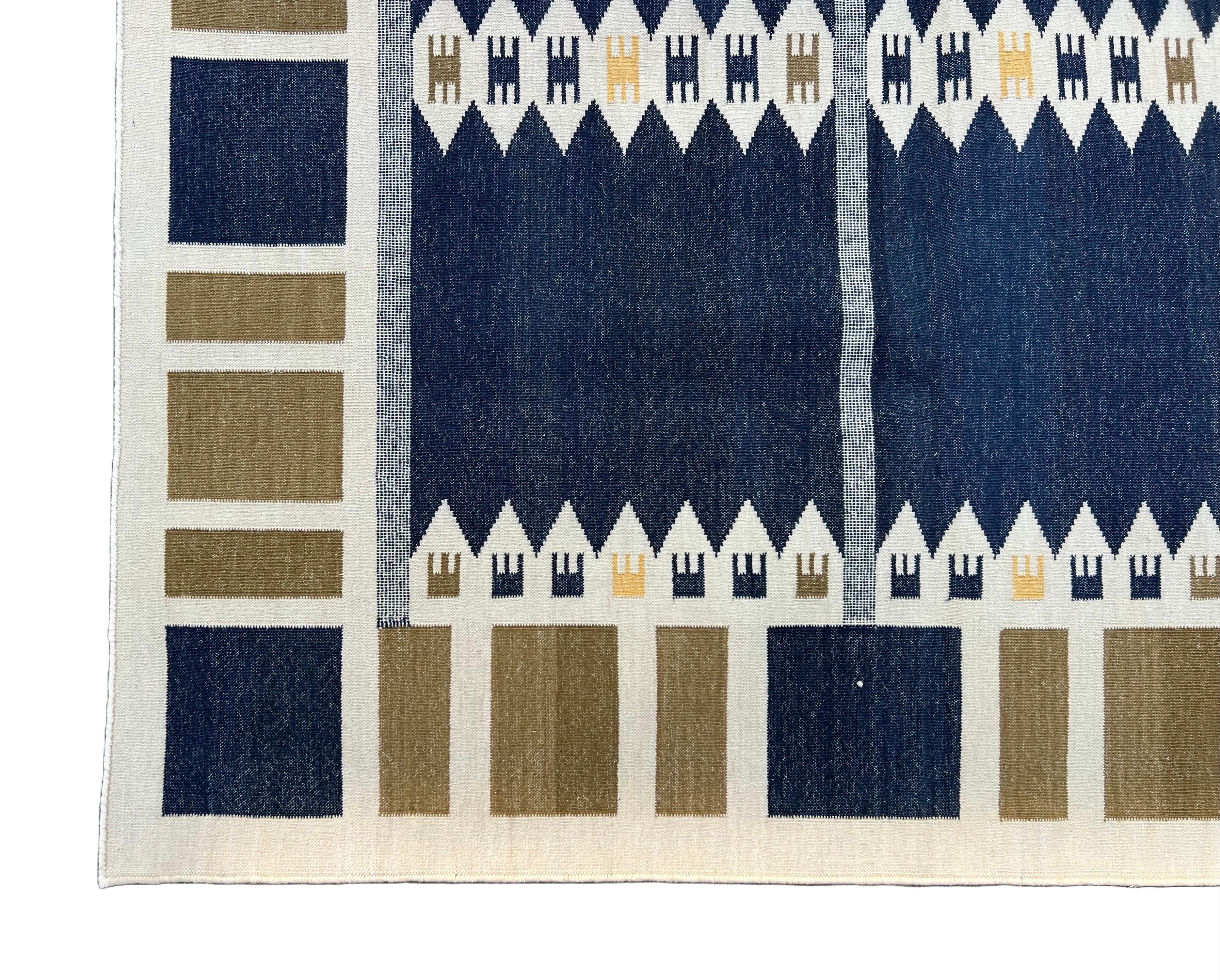 Alfombra de Algodón Hecha a Mano de Tejido Plano, 6x9 Azul y Marrón Dhurrie Geométrica India Siglo XXI y contemporáneo en venta