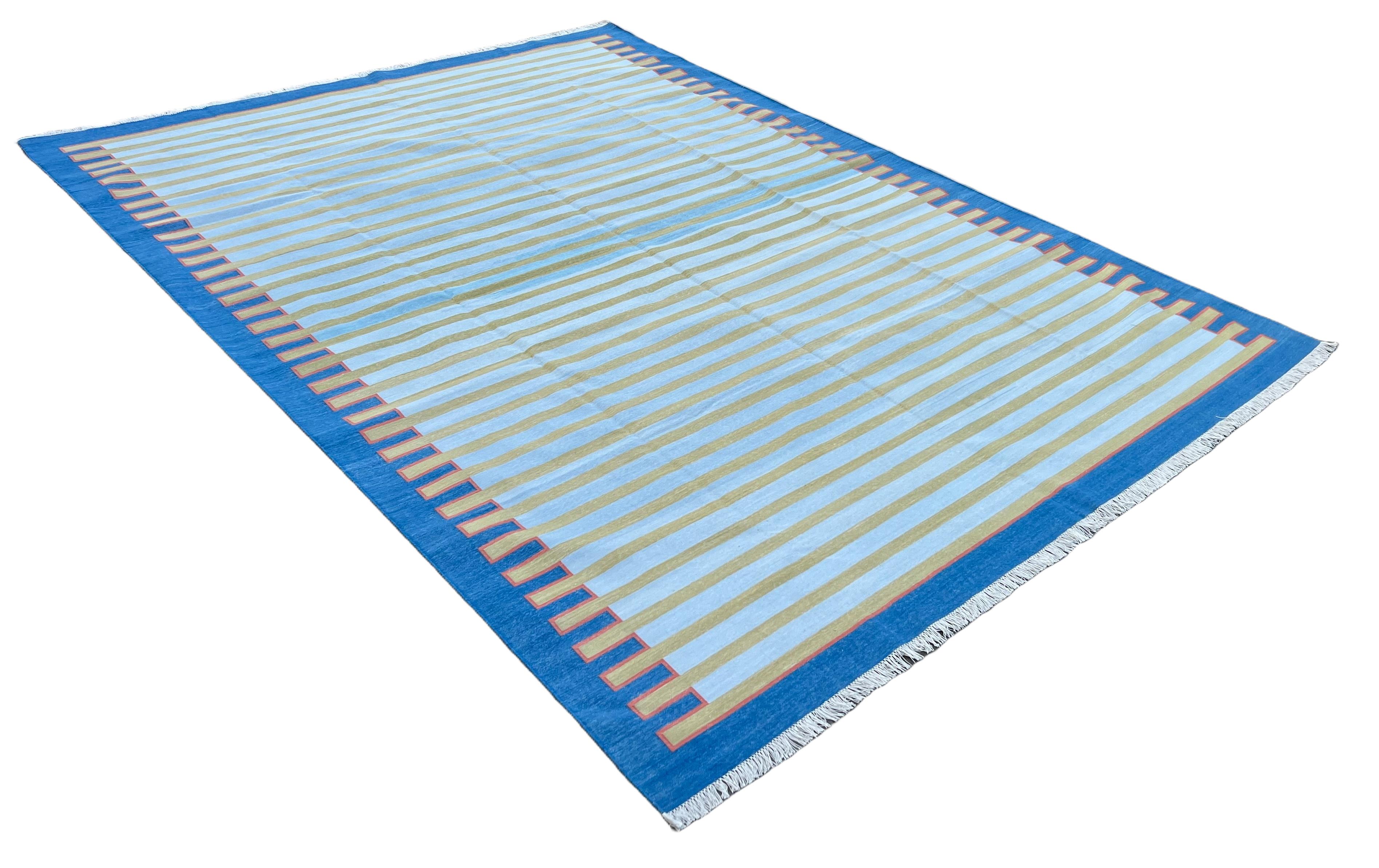 Tappeto indiano a righe Zig Zag in cotone Nature tinto al vegetale, blu, corallo e verde oliva - 6'x9'
Queste speciali dhurry a trama piatta sono tessute a mano con un filo di cotone 100% a 15 strati. A causa delle speciali tecniche di produzione