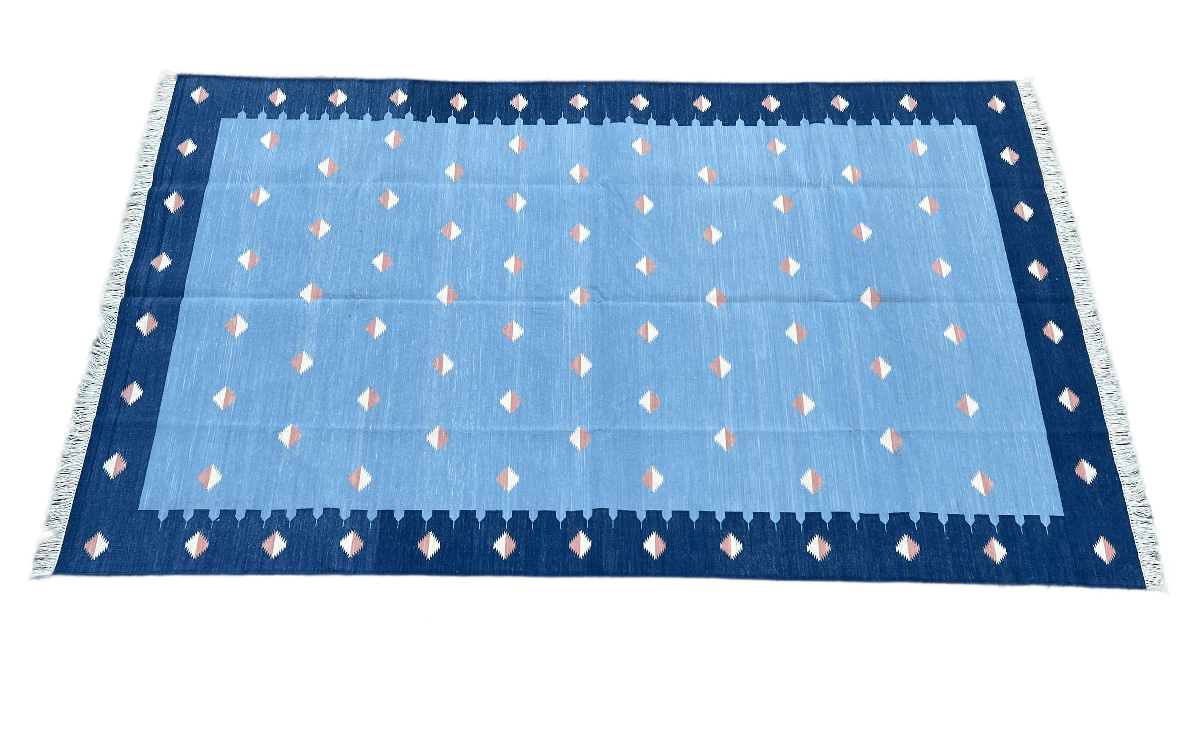 Alfombra de Algodón Hecha a Mano, 6x9 Azul y Naranja Diamante Indio Dhurrie Moderno de mediados de siglo en venta
