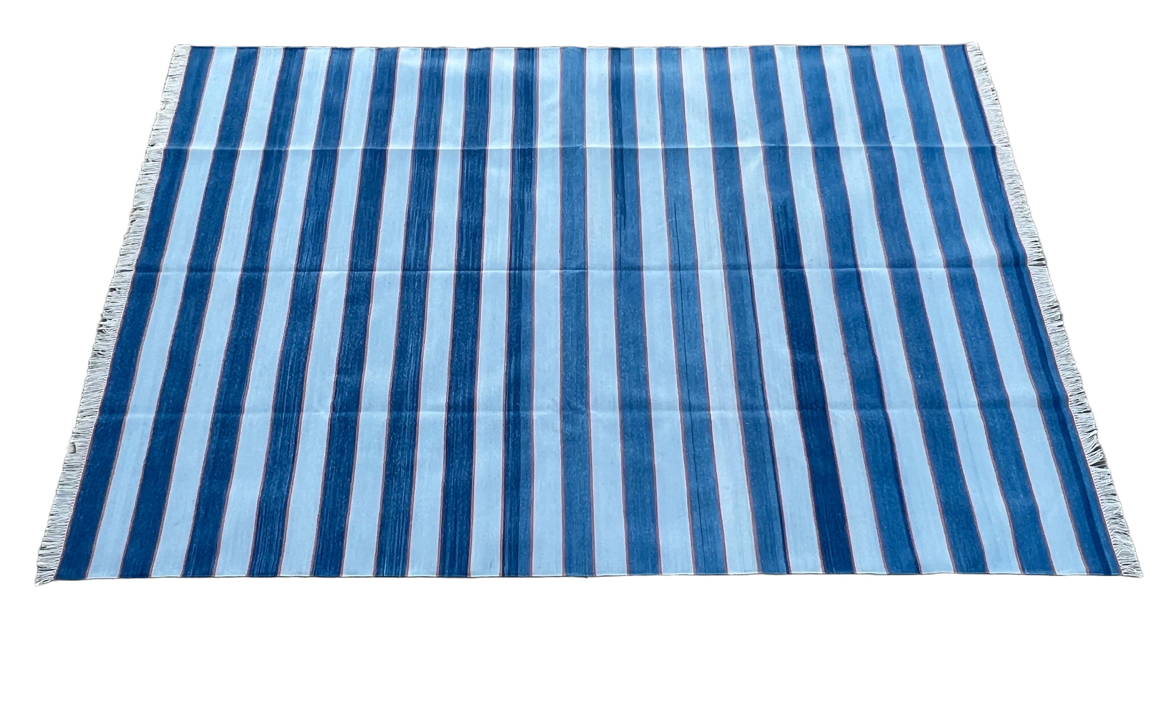 Handgefertigter flacher Baumwollteppich mit Flachgewebe, 6x9 Blau und Orange gestreifter indischer Dhurrie im Angebot 3