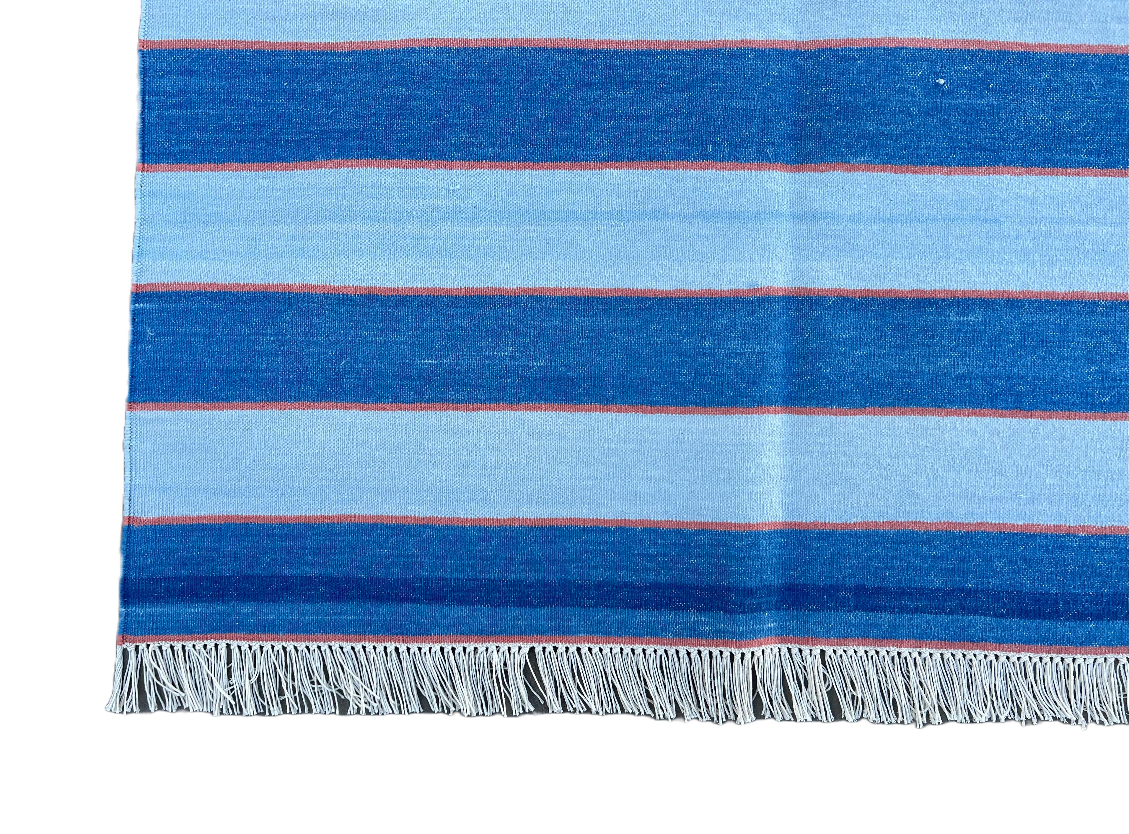 Handgefertigter flacher Baumwollteppich mit Flachgewebe, 6x9 Blau und Orange gestreifter indischer Dhurrie (21. Jahrhundert und zeitgenössisch) im Angebot