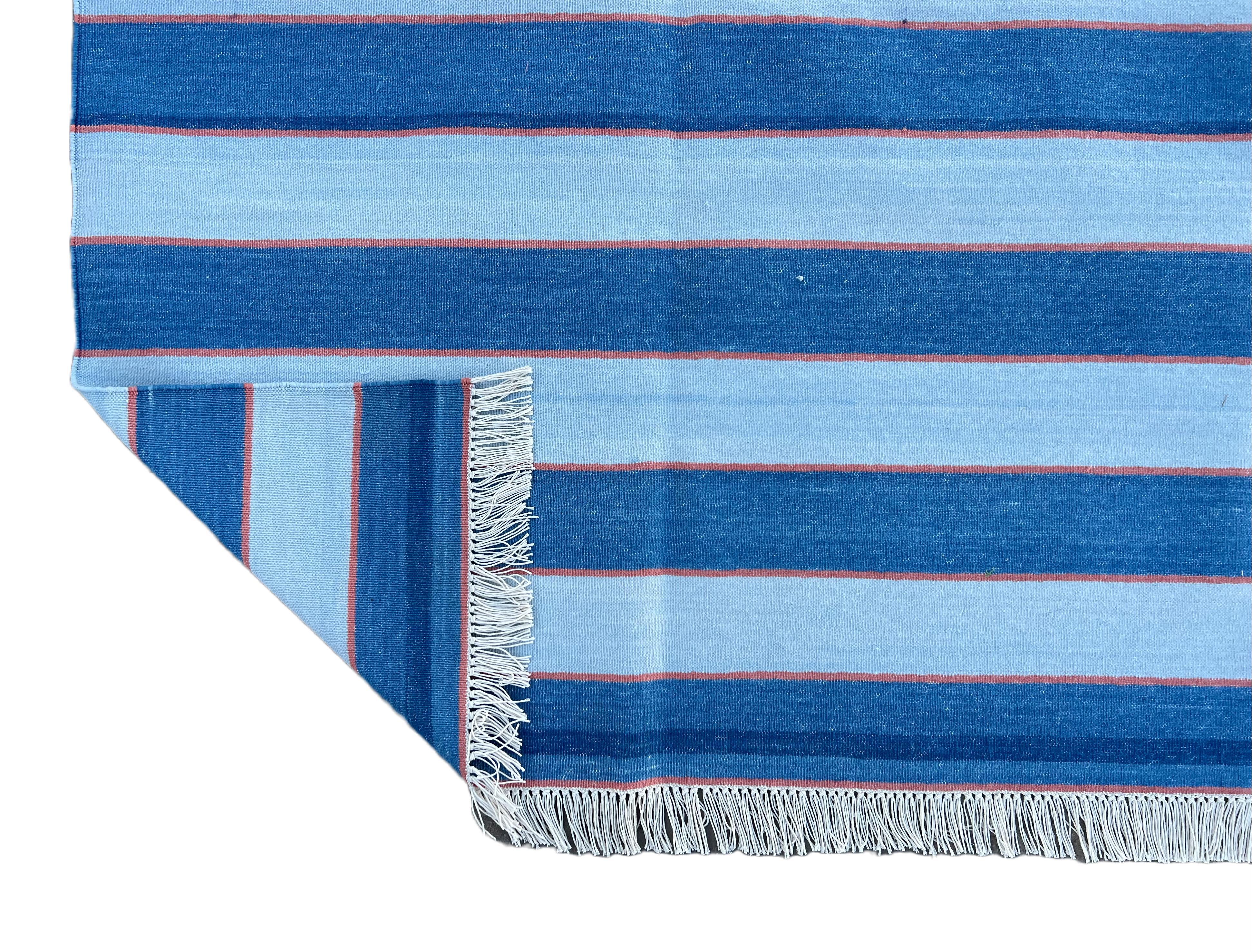 Handgefertigter flacher Baumwollteppich mit Flachgewebe, 6x9 Blau und Orange gestreifter indischer Dhurrie (Baumwolle) im Angebot