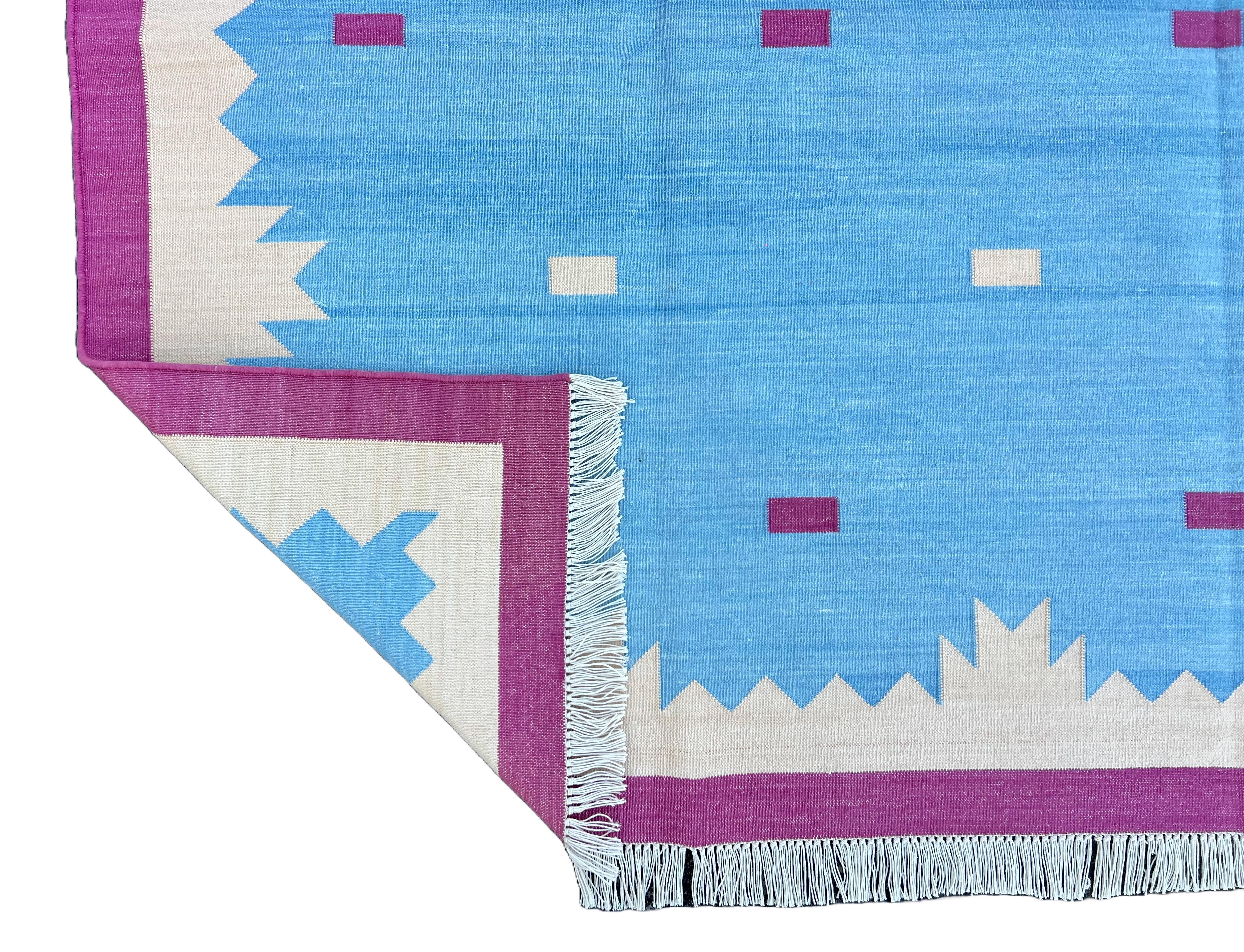 Handgefertigter flacher Baumwollteppich mit Flachgewebe, 6x9 Blau und Rosa Geometrischer indischer Dhurrie im Angebot 2
