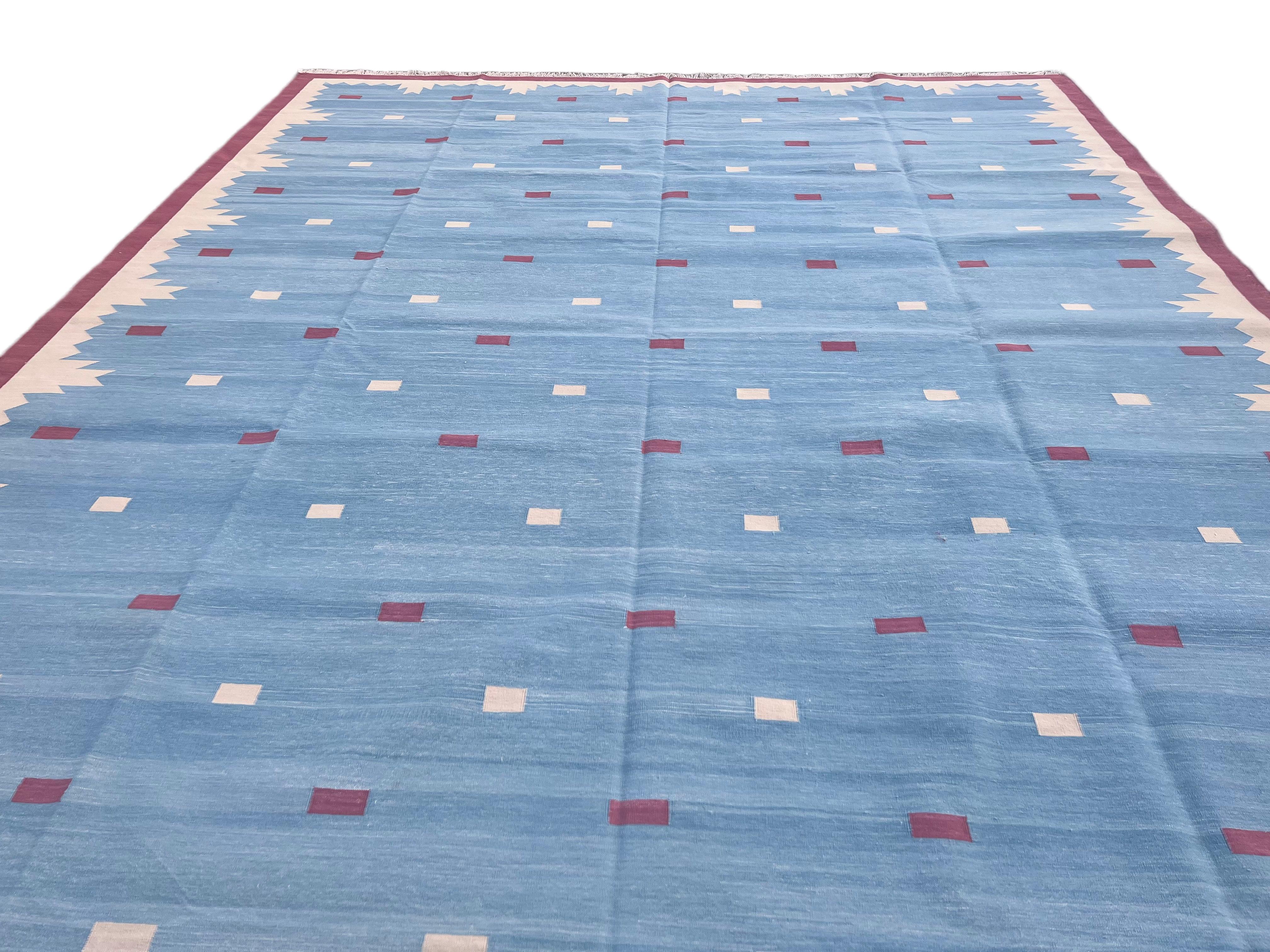 Handgefertigter flacher Baumwollteppich mit Flachgewebe, 6x9 Blau und Rosa Geometrischer indischer Dhurrie im Angebot 1