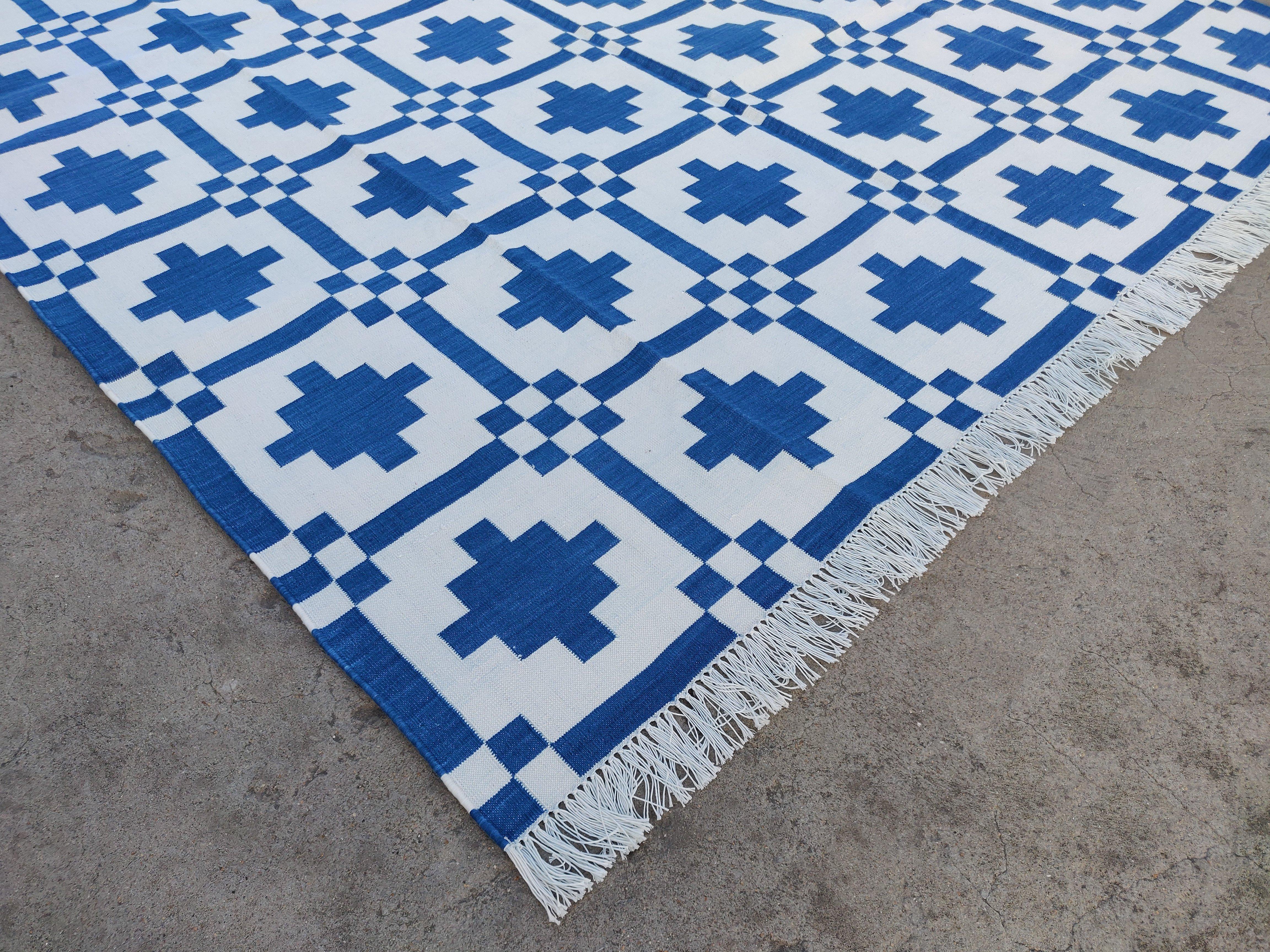 Mid-Century Modern Handmade Cotton Area Flat Weave Rug, 6x9 Blue And White Geometric Indian Dhurrie For Sale