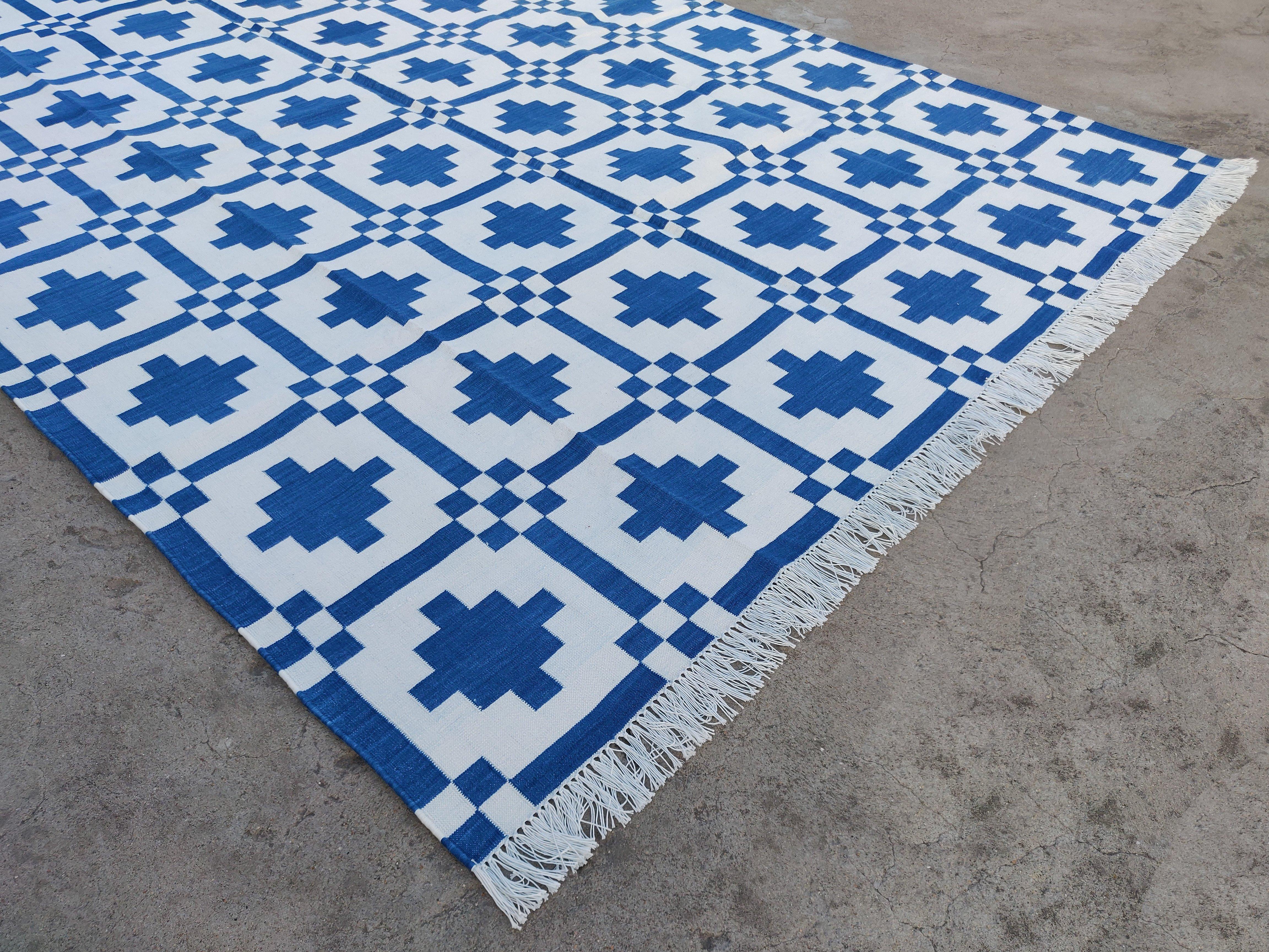 Hand-Woven Handmade Cotton Area Flat Weave Rug, 6x9 Blue And White Geometric Indian Dhurrie For Sale
