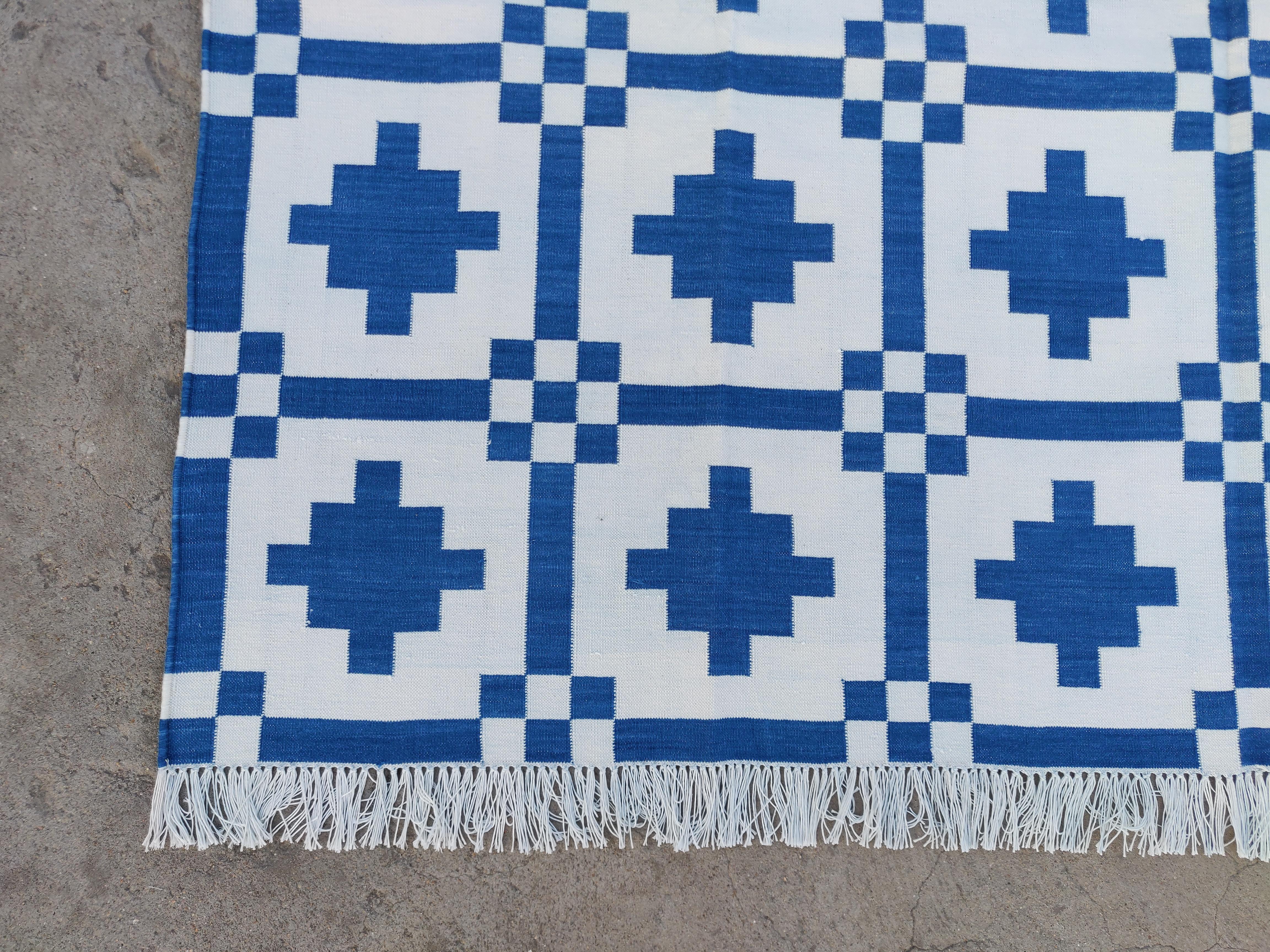 Handmade Cotton Area Flat Weave Rug, 6x9 Blue And White Geometric Indian Dhurrie For Sale 1