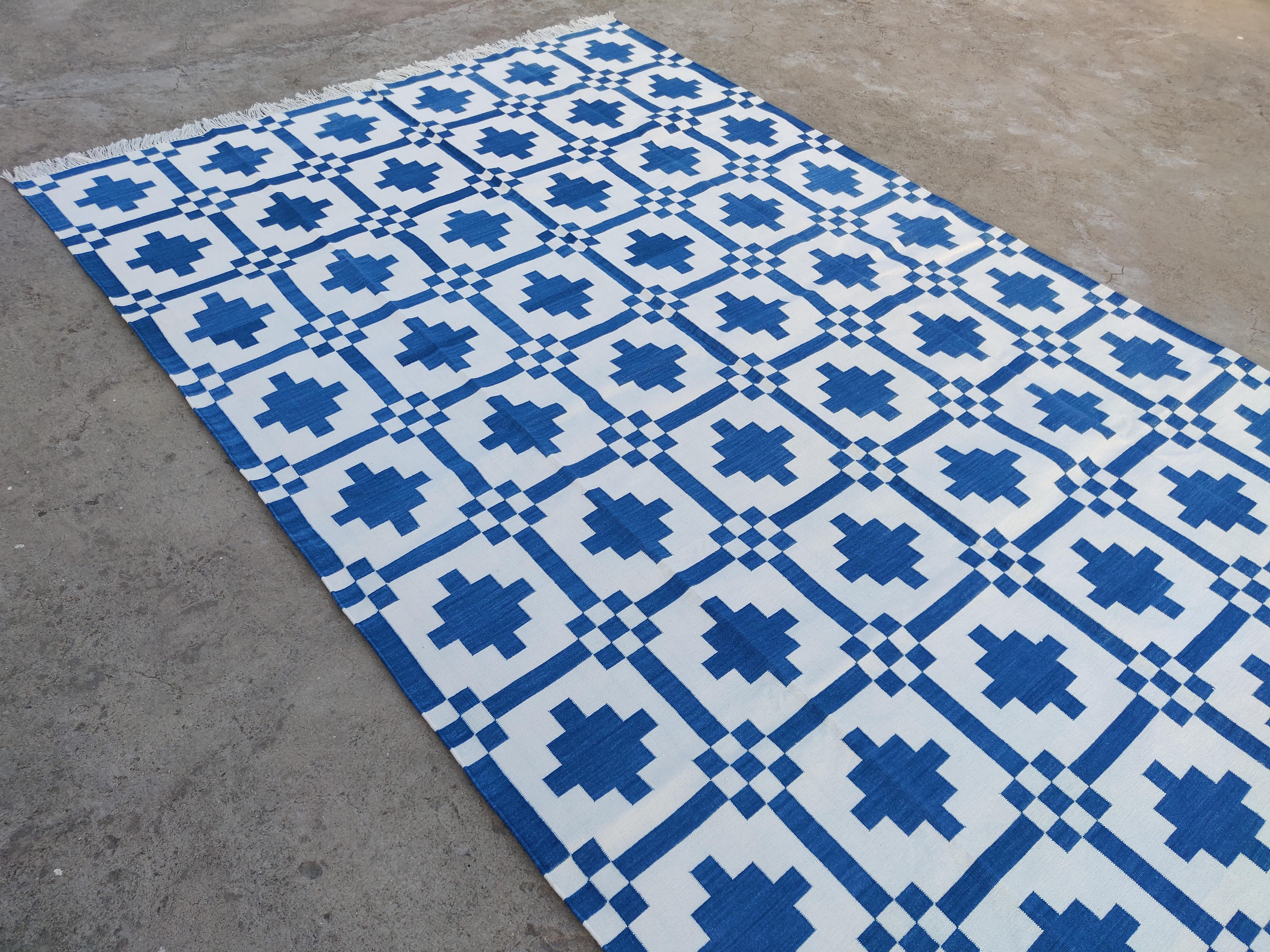 Handmade Cotton Area Flat Weave Rug, 6x9 Blue And White Geometric Indian Dhurrie For Sale 3