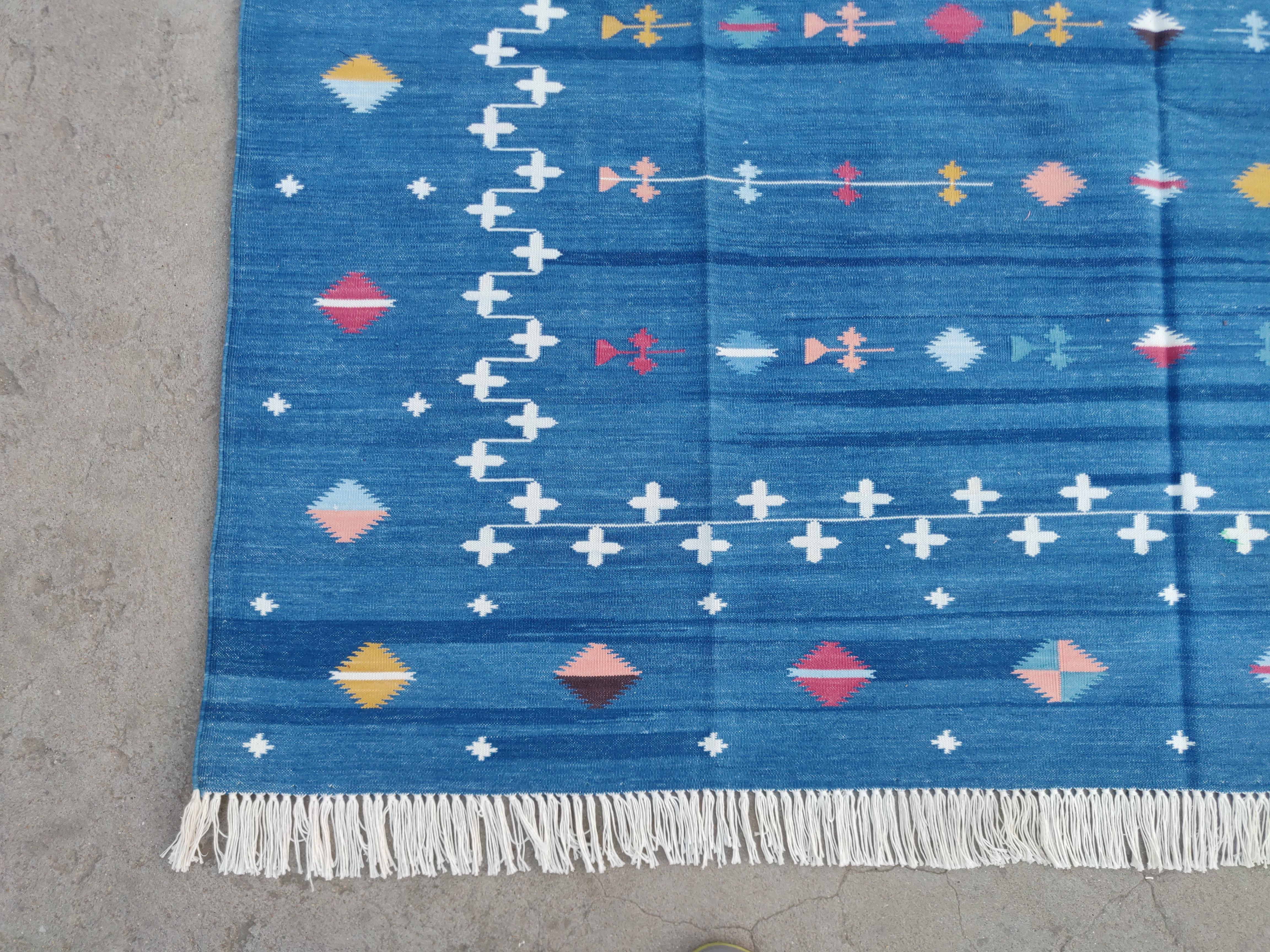 Contemporary Handmade Cotton Area Flat Weave Rug, 6x9 Blue And White Shooting Star Dhurrie For Sale