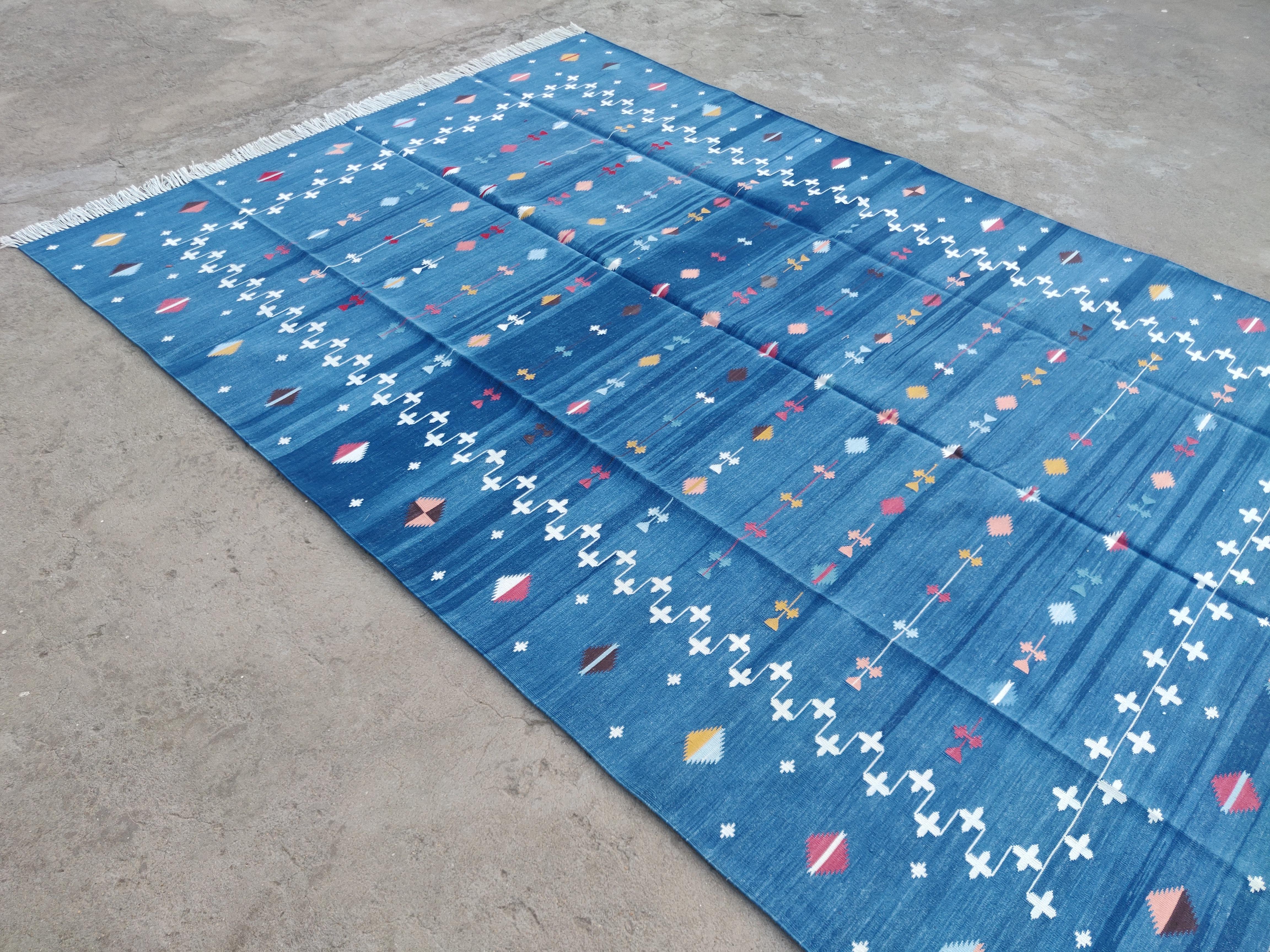 Handmade Cotton Area Flat Weave Rug, 6x9 Blue And White Shooting Star Dhurrie For Sale 2