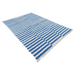 Tappeto a tessitura piatta in cotone fatto a mano, 6x9 a righe bianche e blu, indiano Dhurrie