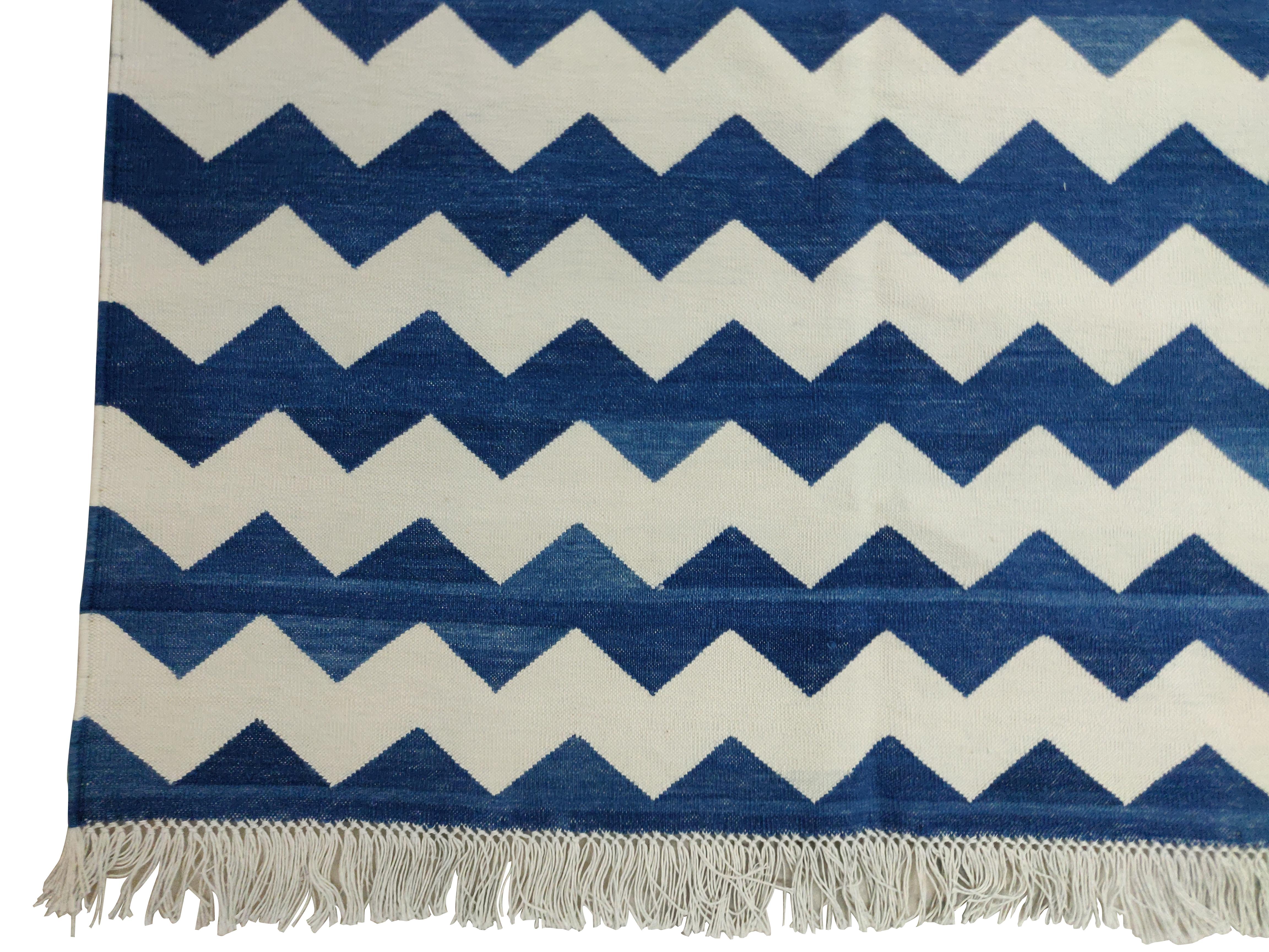 Hand-Woven Handmade Cotton Area Flat Weave Rug, 6x9 Blue And White Zig Zag Striped Dhurrie For Sale