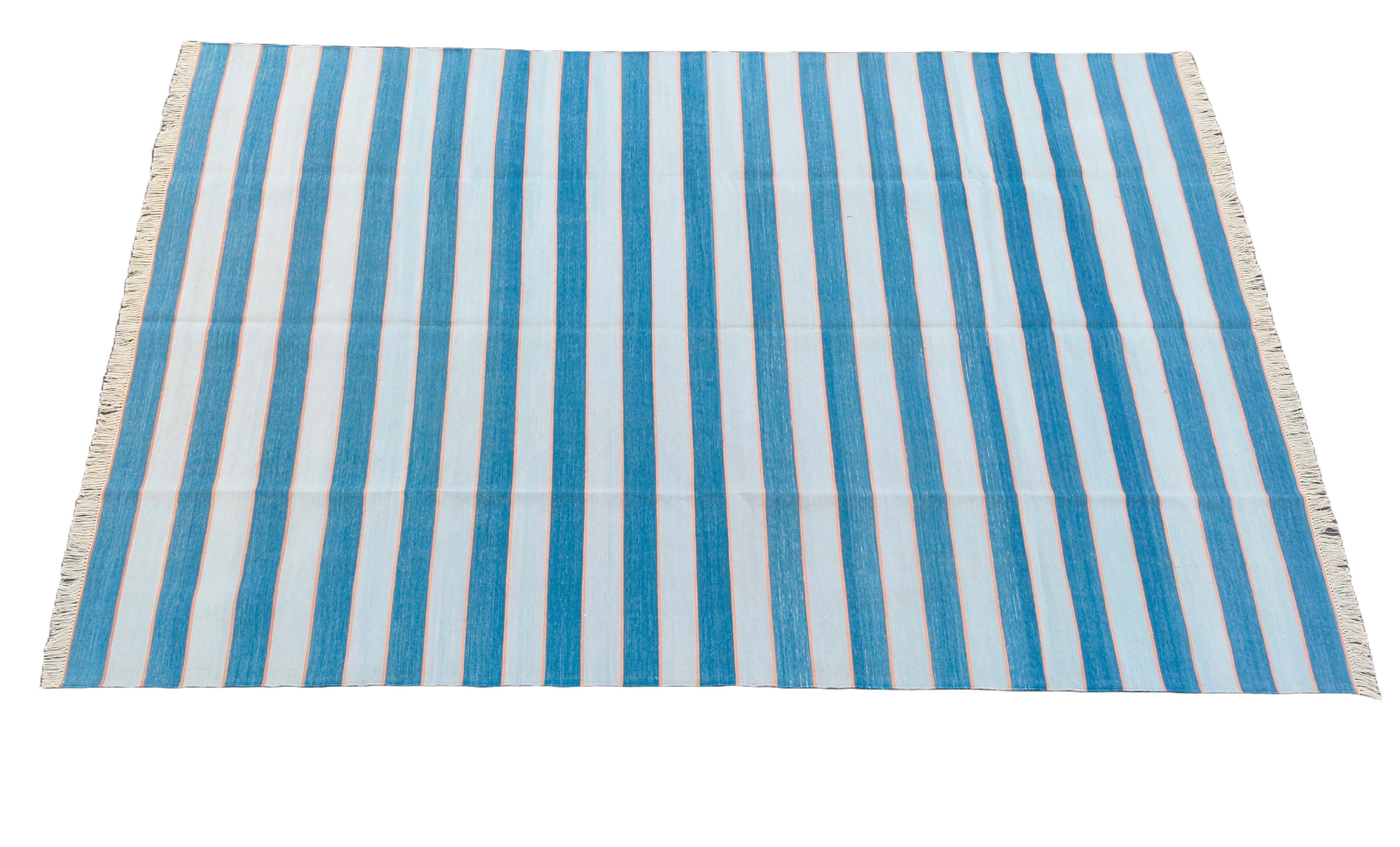 Handgefertigter Flachgewebe-Teppich aus Baumwolle, 6x9 Blau, Orange gestreifter indischer Dhurrie-Teppich (Moderne der Mitte des Jahrhunderts) im Angebot