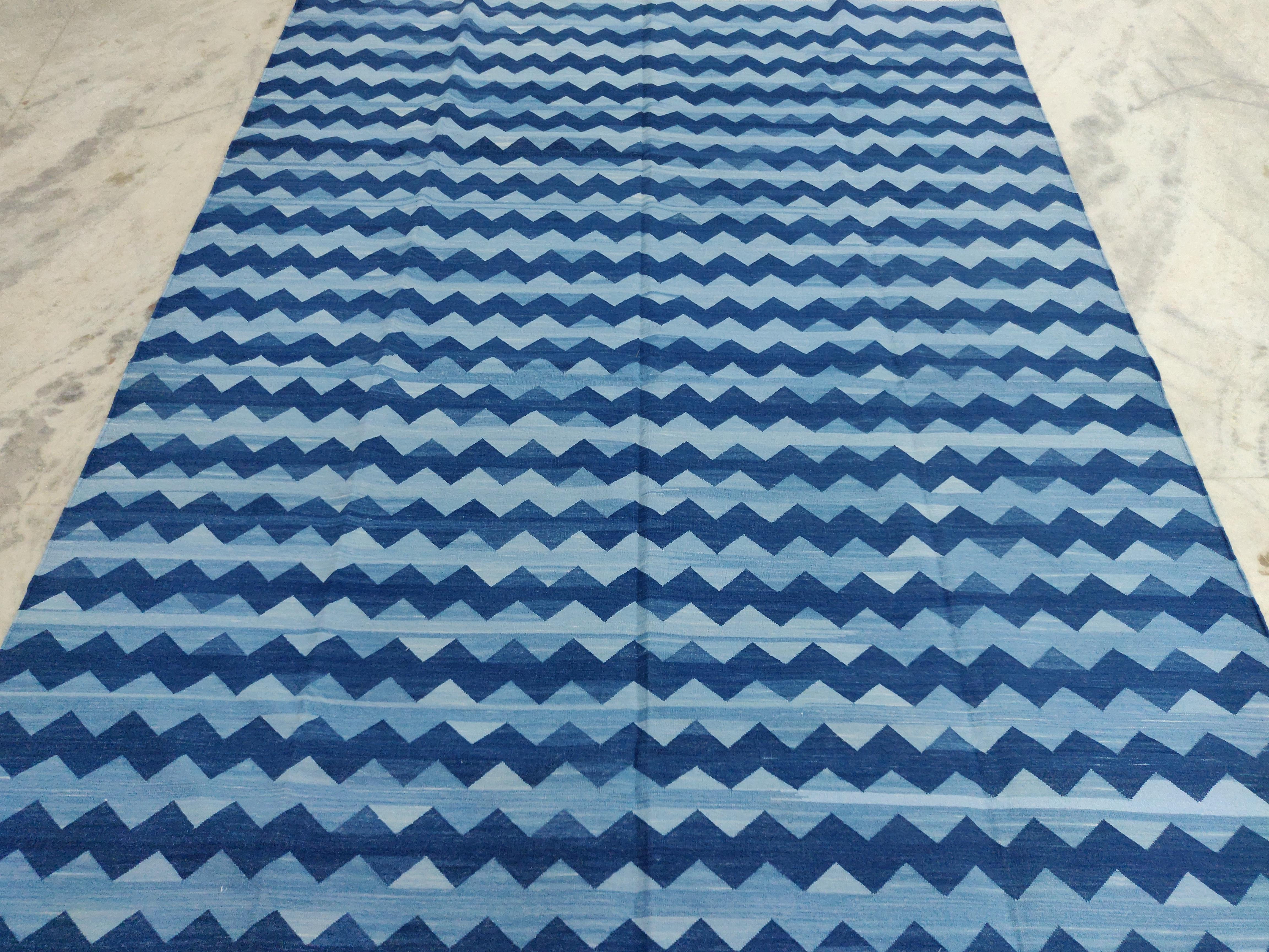 Handmade Cotton Area Flat Weave Rug, 6x9 Blue Zig Zag Striped Indian Dhurrie Rug In New Condition For Sale In Jaipur, IN