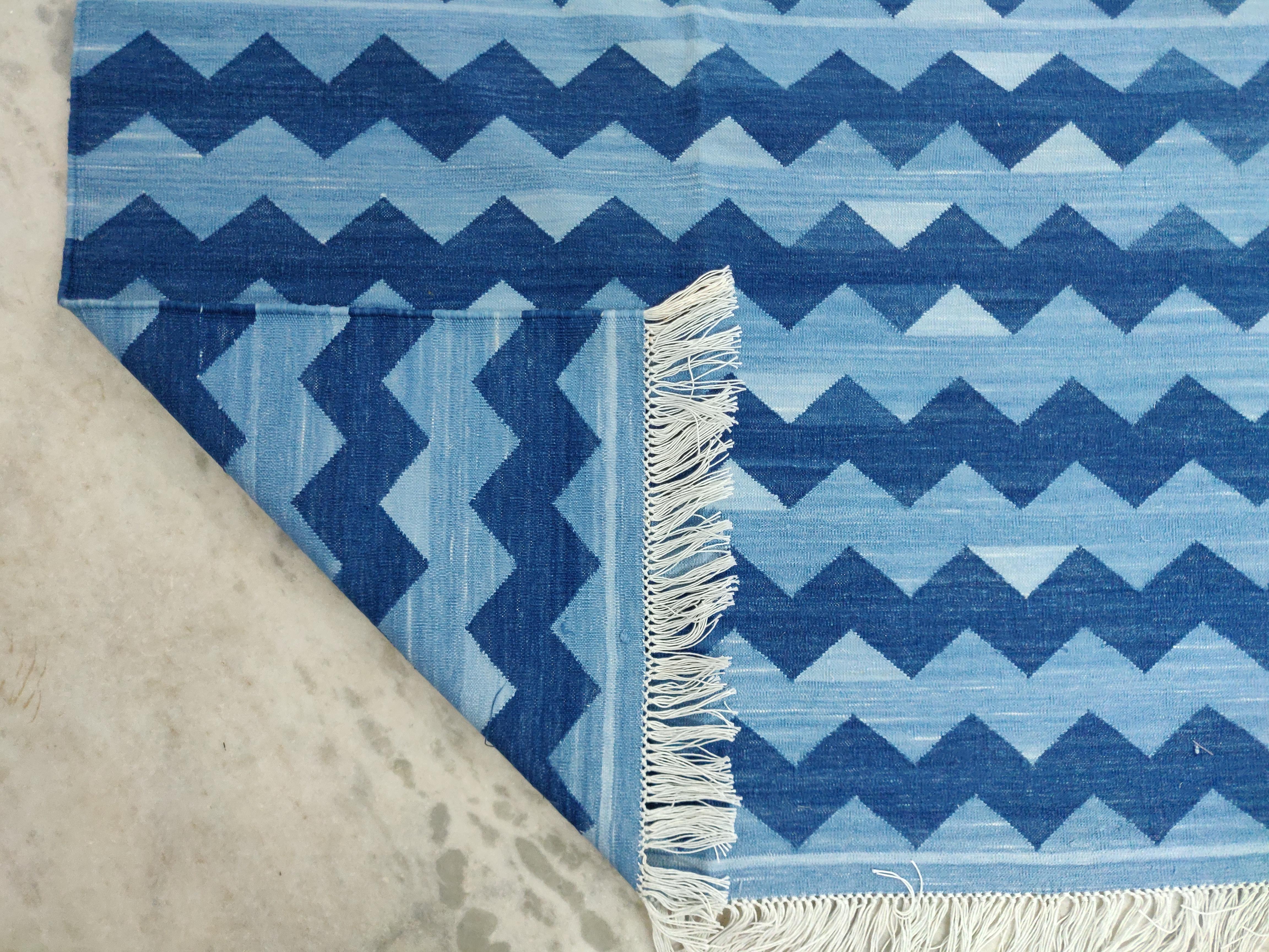Handmade Cotton Area Flat Weave Rug, 6x9 Blue Zig Zag Striped Indian Dhurrie Rug For Sale 2