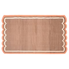 Handgefertigter Flachgewebe-Teppich aus Baumwolle, 6x9 Brown and Coral Scalloped Kilim Dhurrie