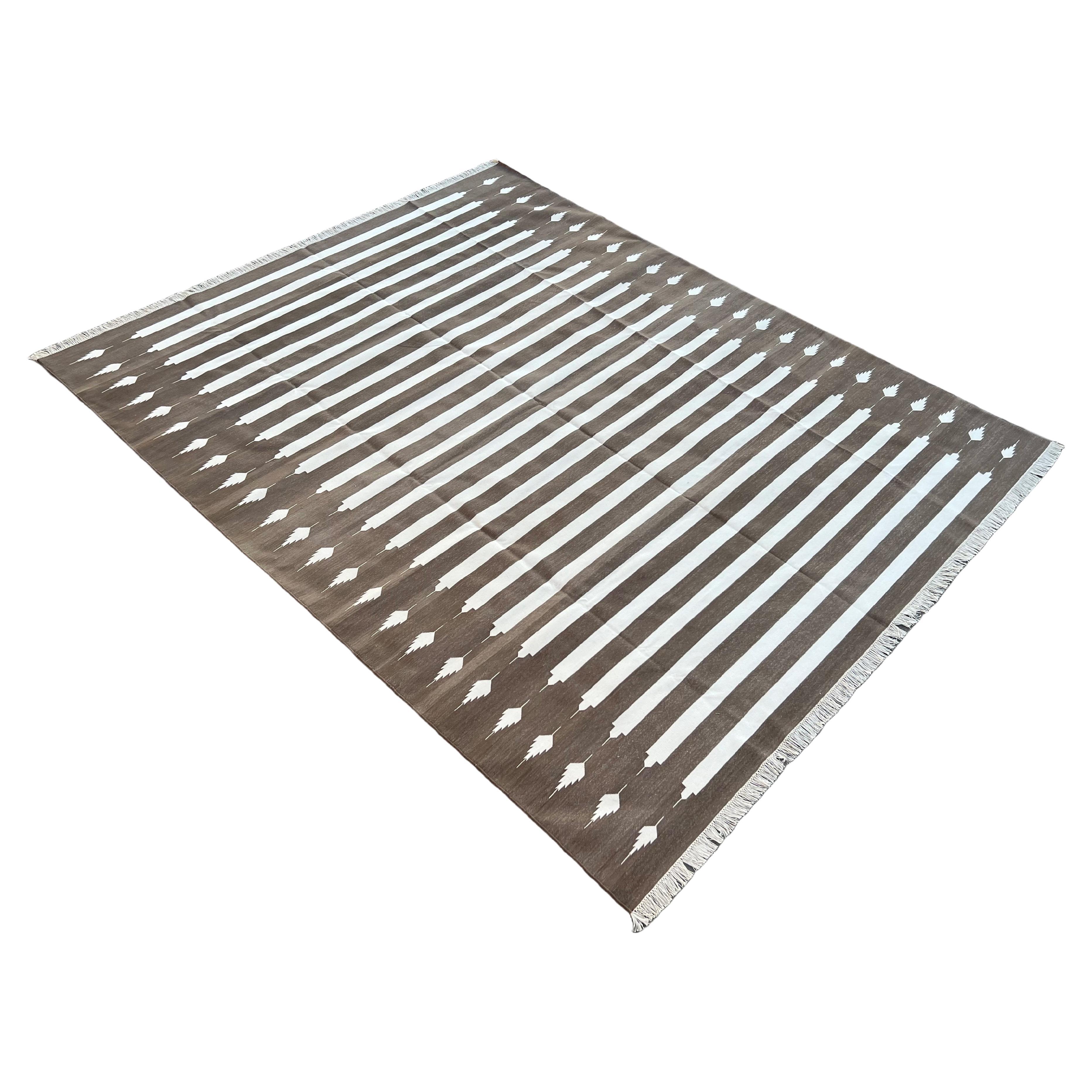 Handgefertigter Flachgewebe-Teppich aus Baumwolle, 6x9 Brown and White Striped Indian Dhurrie