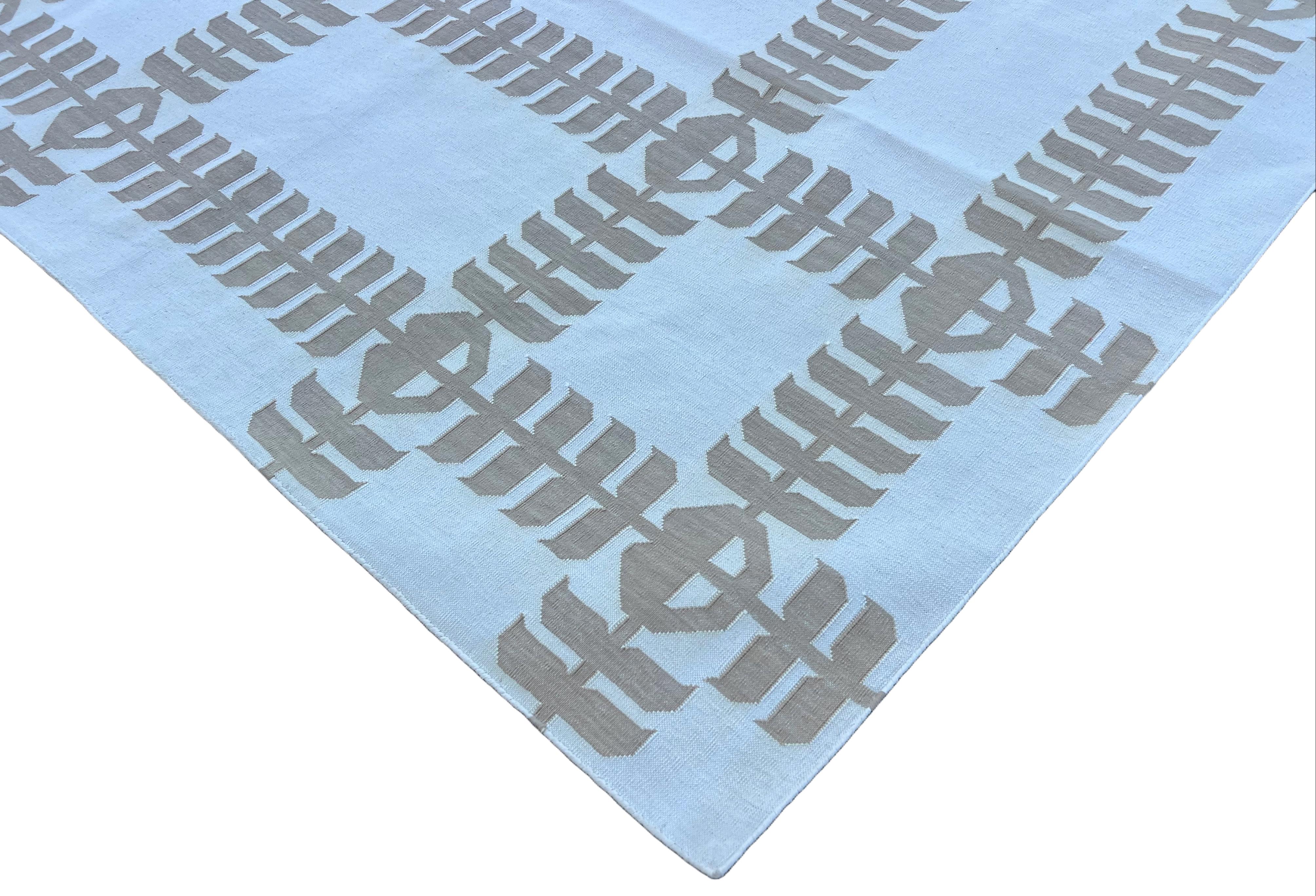 Mid-Century Modern Tapis Dhurrie indien à tissage plat fait à la main, 6 x 9, crème et beige feuilles en vente
