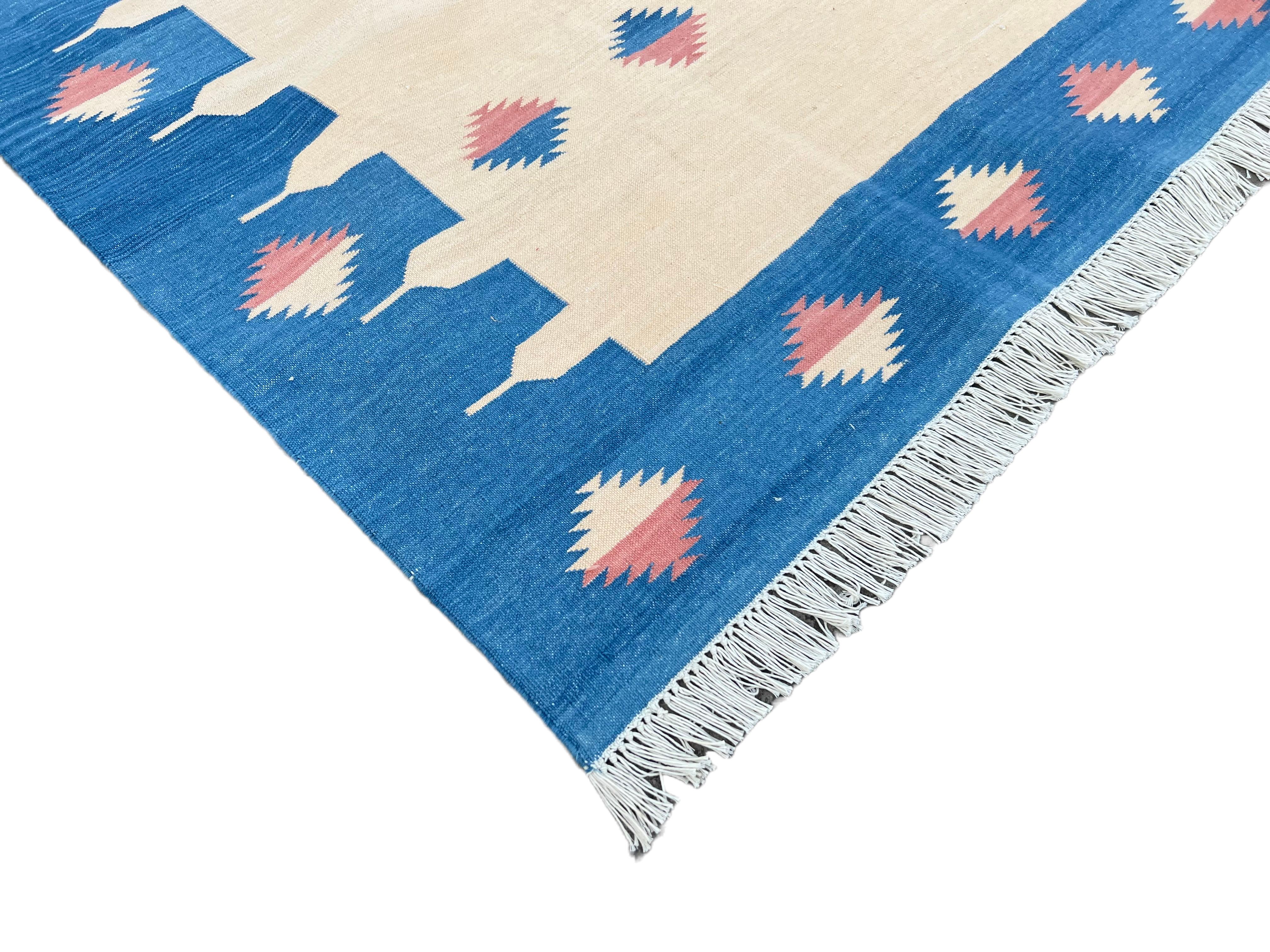 Handmade Cotton Area Flat Weave Rug, 6x9 Cream And Blue Diamond Indian Dhurrie In New Condition For Sale In Jaipur, IN