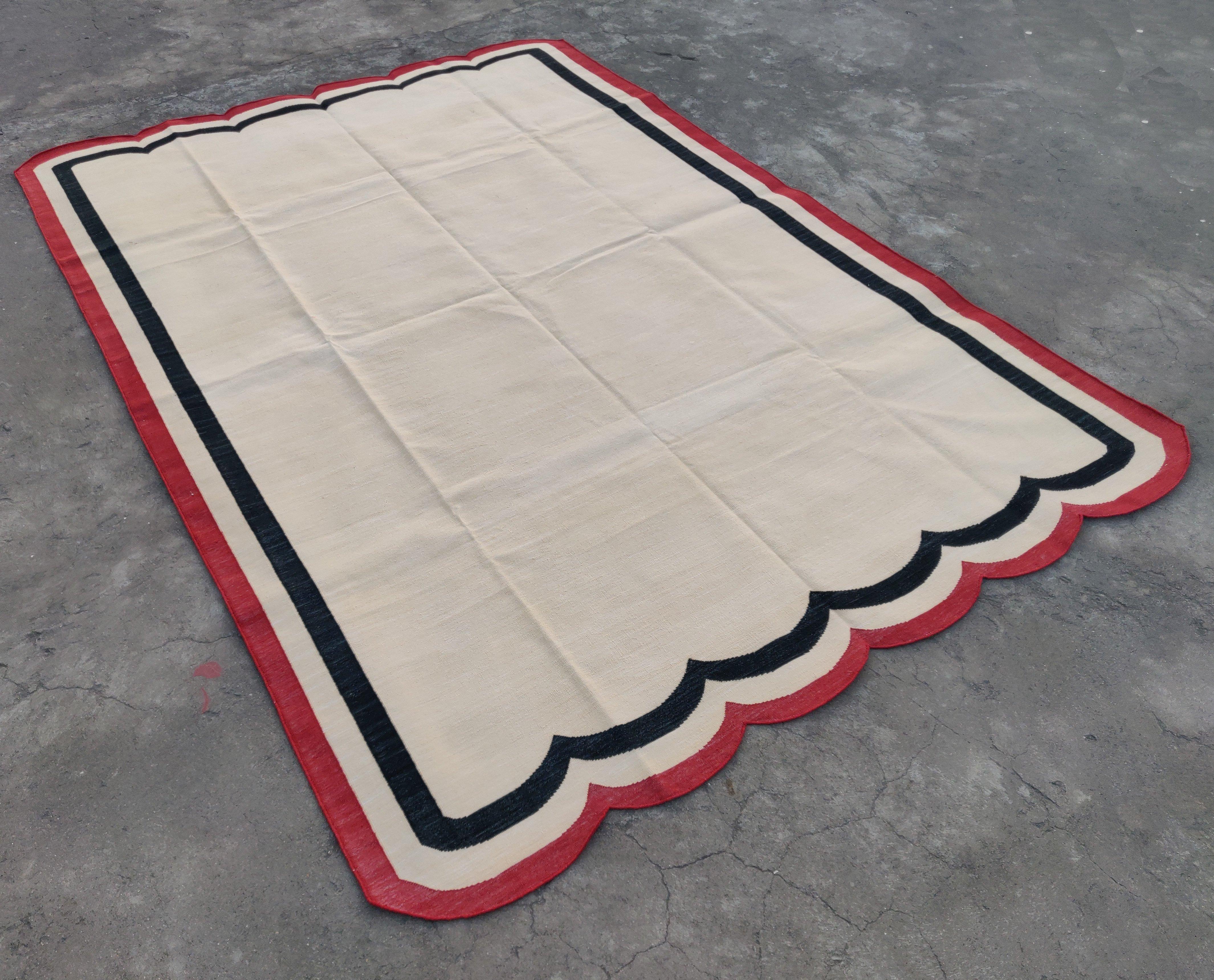 Mid-Century Modern Handmade Cotton Area Flat Weave Rug, 6x9 Cream And Red Scalloped Kilim Dhurrie For Sale