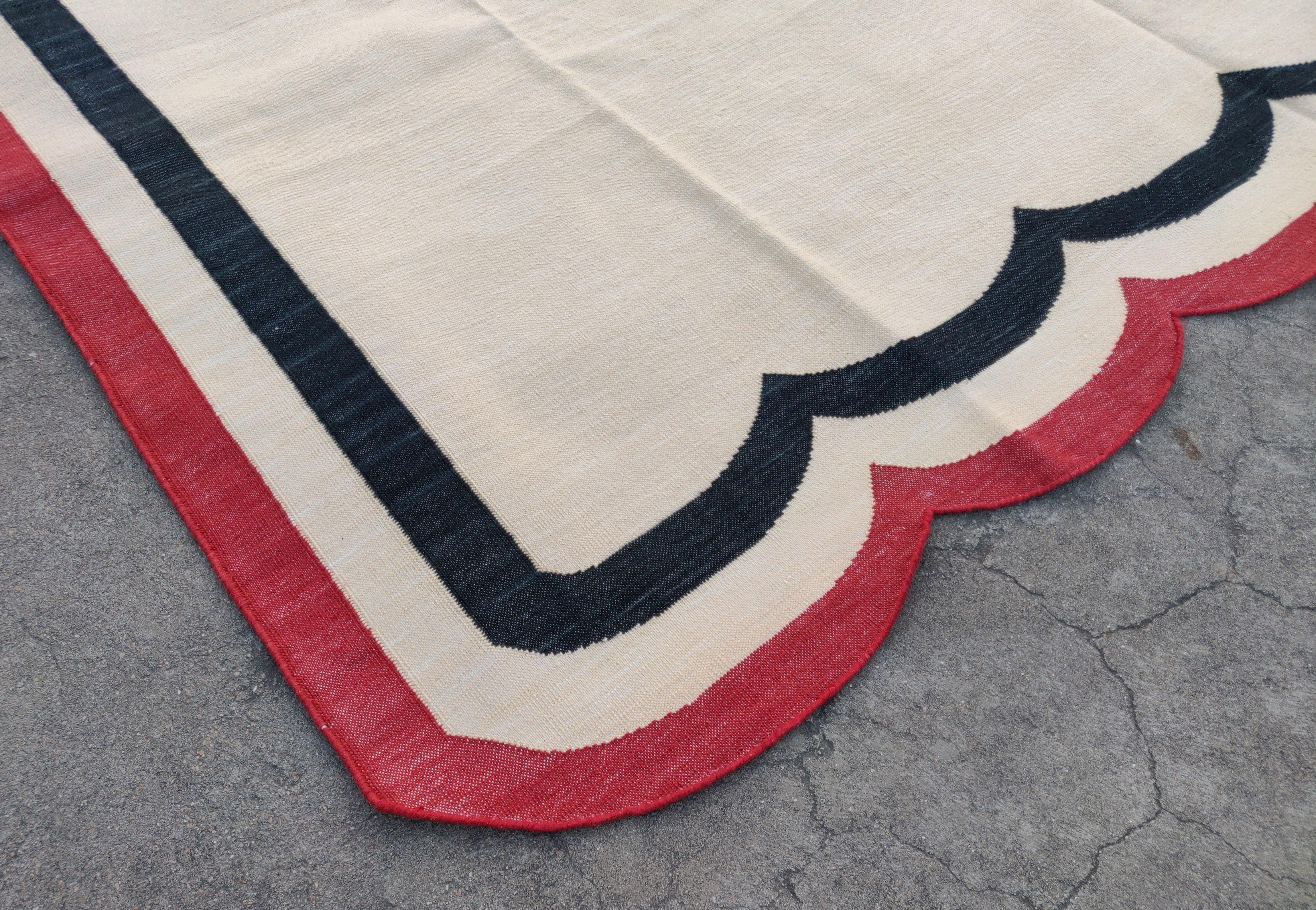 Indian Handmade Cotton Area Flat Weave Rug, 6x9 Cream And Red Scalloped Kilim Dhurrie For Sale