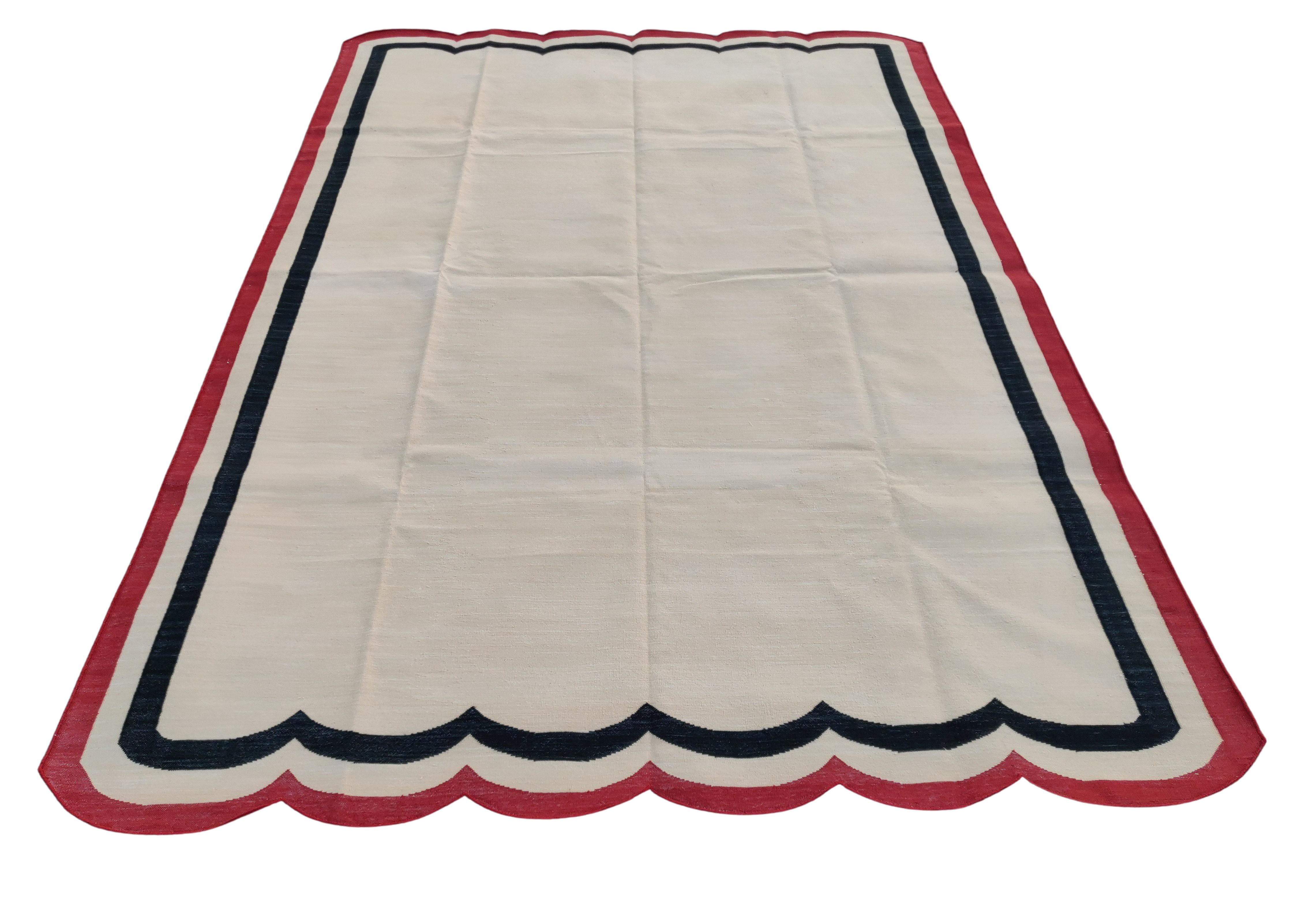 Contemporary Handmade Cotton Area Flat Weave Rug, 6x9 Cream And Red Scalloped Kilim Dhurrie For Sale